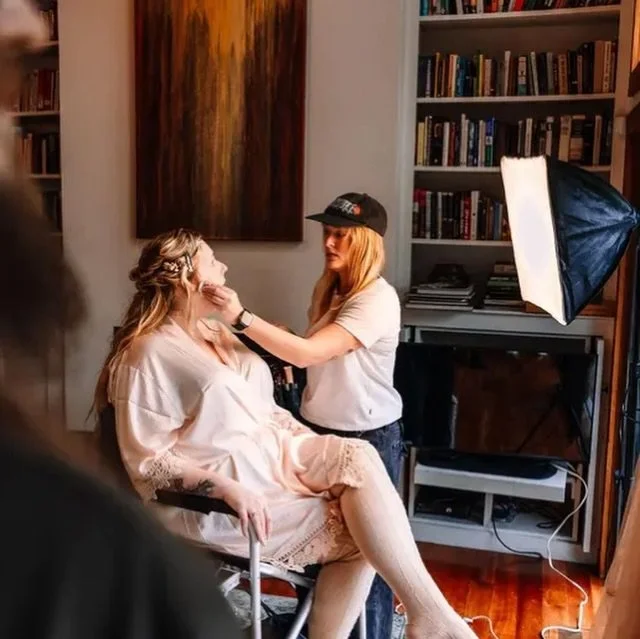 Let&rsquo;s normalize touch-ups
Because makeup looks great, until life happens. 😅
Happy tears? I got you
Windy outdoor ceremony? Covered
Dance floor sweat at 10pm? Say less
I offer full day touch-ups from start to finish so you never have to ask, do