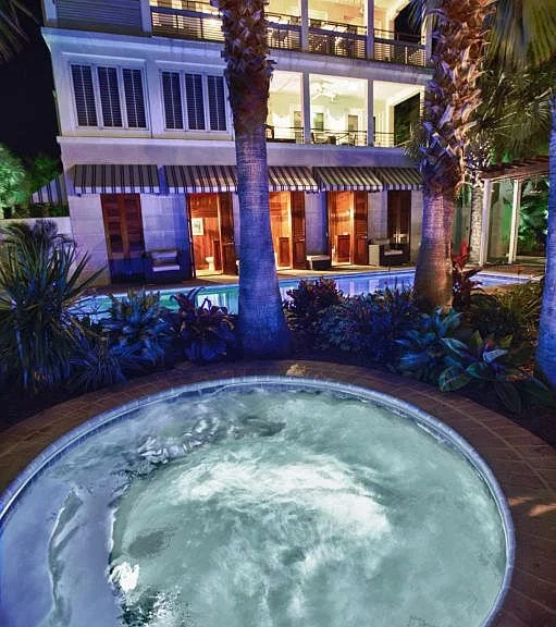 K - Olympia_Jacuzzi.jpg