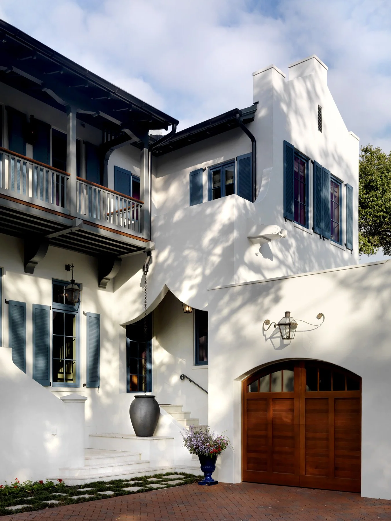 Front exterior daytime - detail 2.jpg