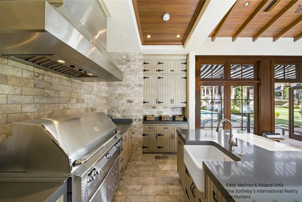 91 - Outdoor Kitchen (Black Text).png