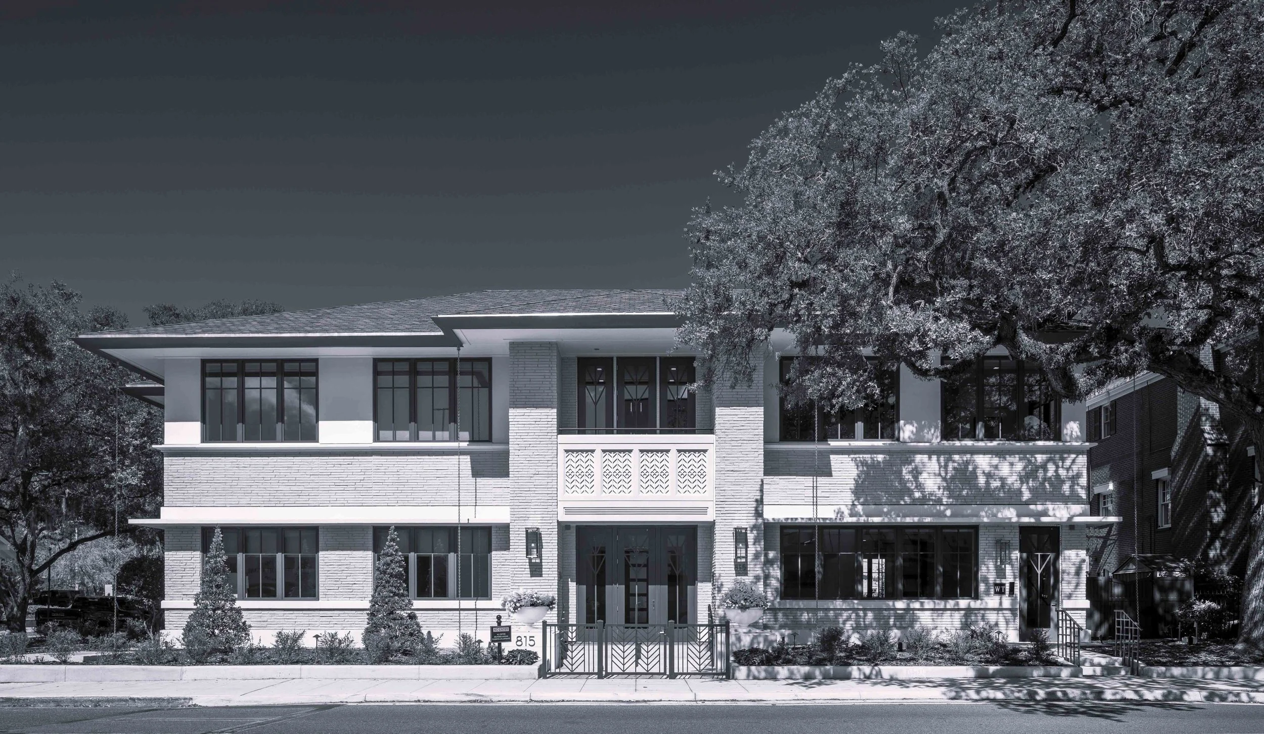 HydeParkBuilding_014 - EDIT - B&W.jpg