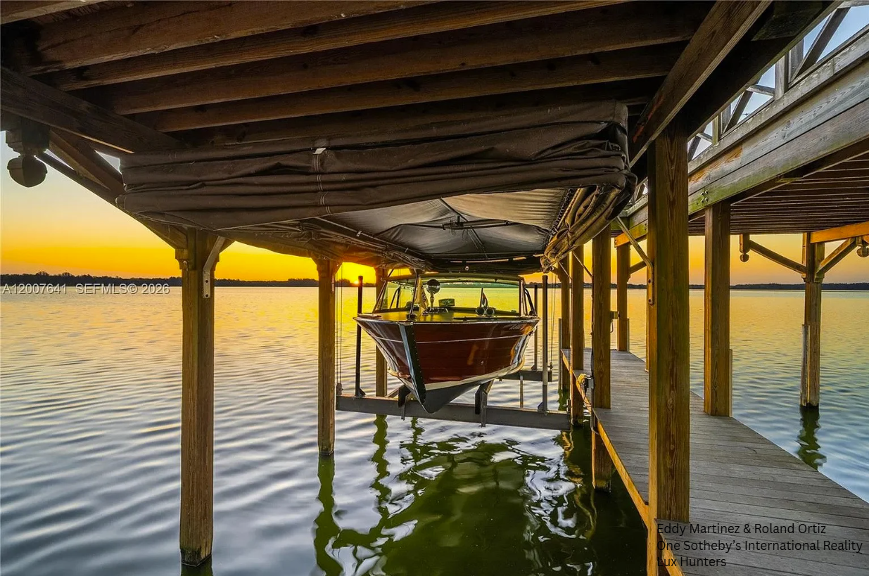 29 - Dock Boat Lift (Black Text).png