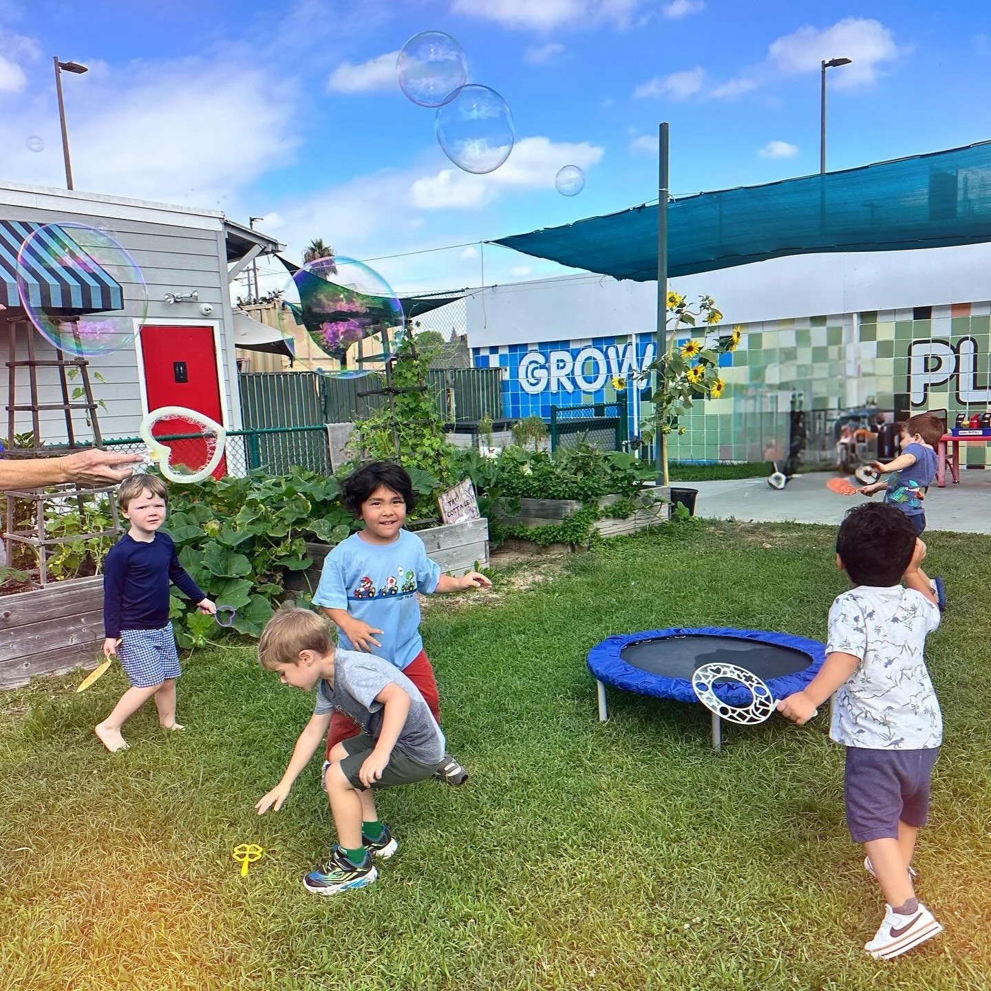 Bubbles 🫧!!! Happy Friday everyone ☀️! 

#shermanoaks #education #school #preschool #children #play #happy