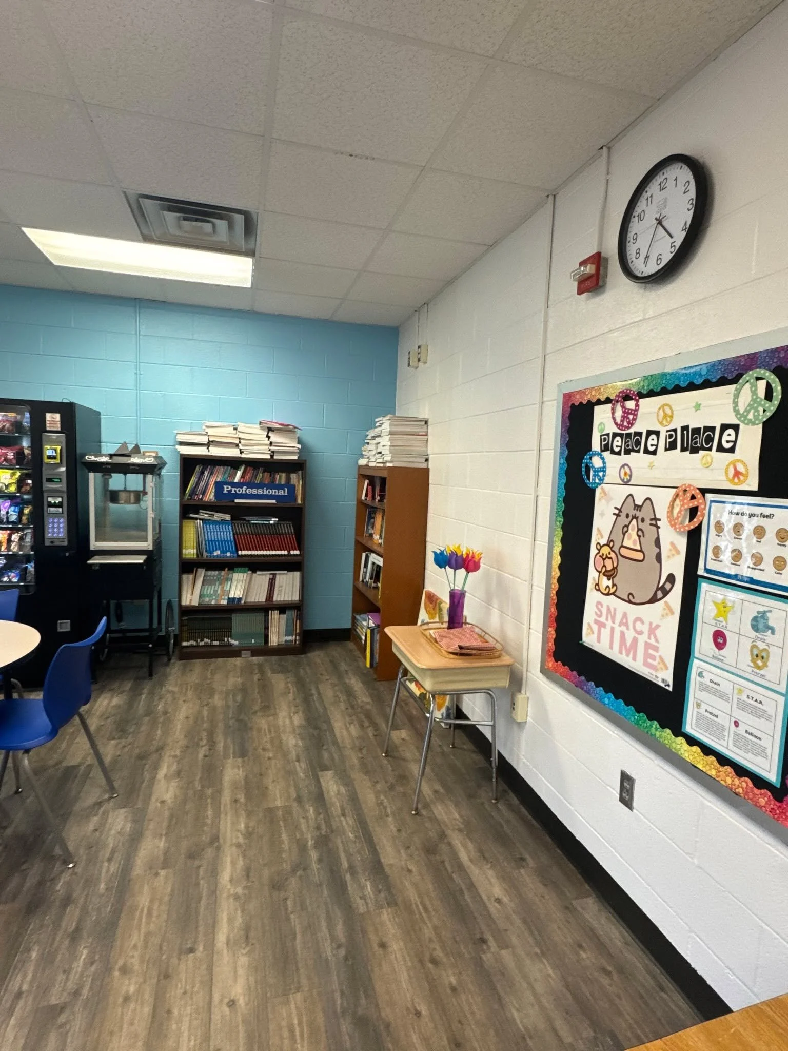 Can't think of a better way to show our staff we care than with a staff lounge glow up!  A tight corner with bookshelves has been transformed into a cozy seating area. 

Thank you to the PTA team for working your magic and showing our staff how much 