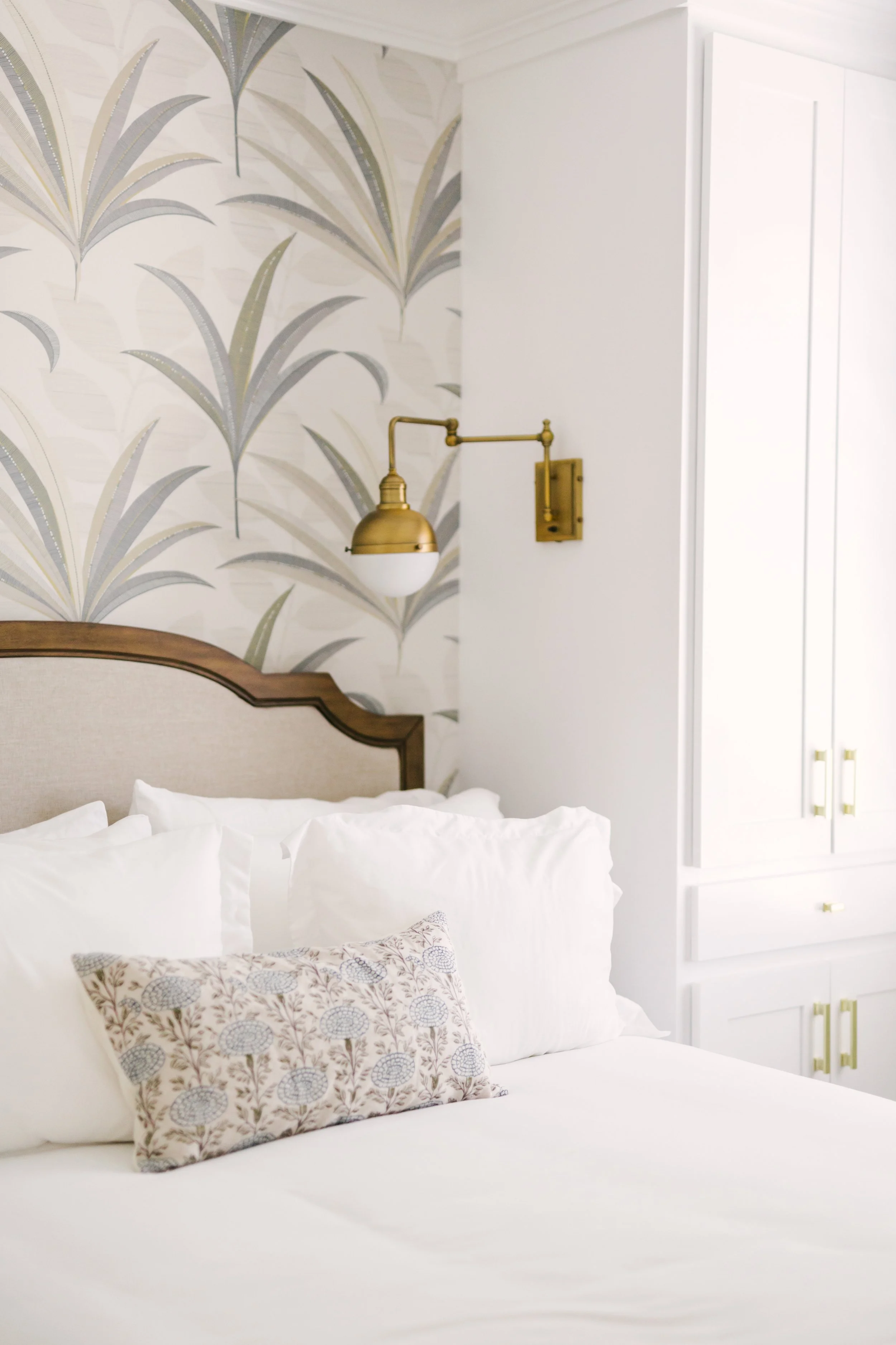 queen bedroom inside historic downtown Charleston vacation rental