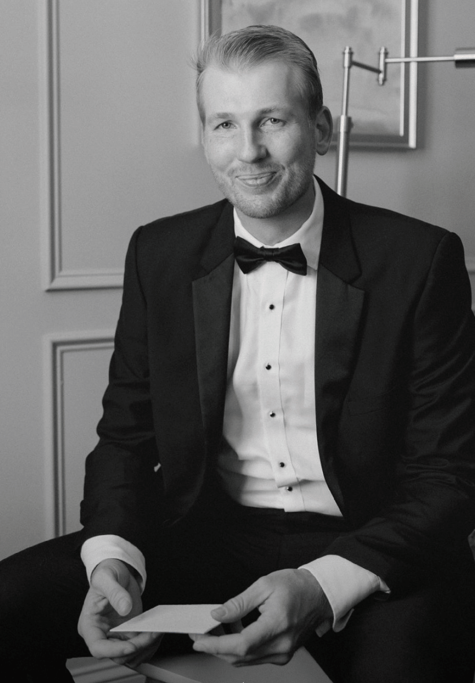 Groom preparing for a Charleston wedding weekend