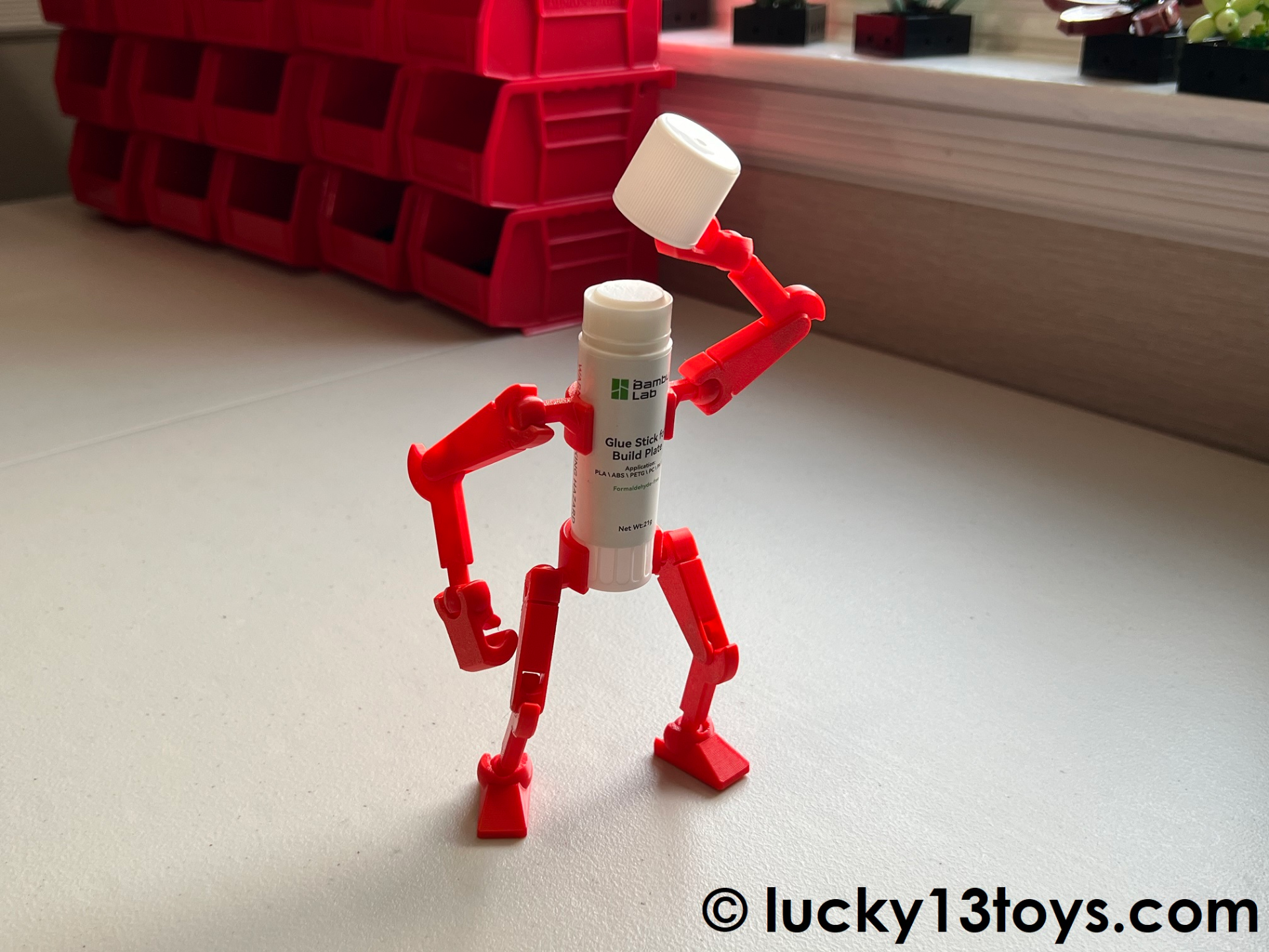 glue stick_9e6085f1-ae83-4352-91f9-5f675244b21b.jpg
