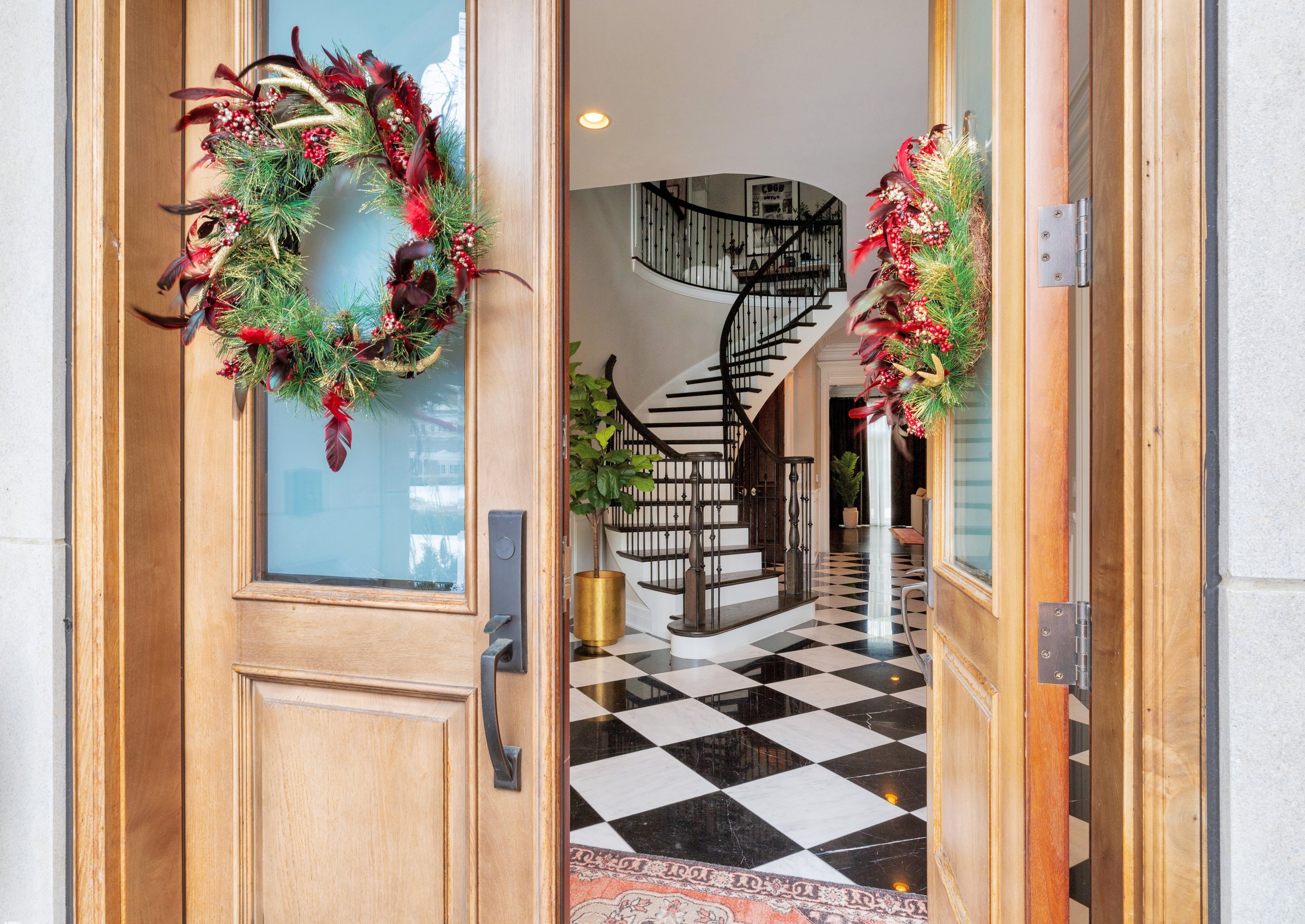 04_925-Pine-Tree-Ln_Entryway_Print.jpg