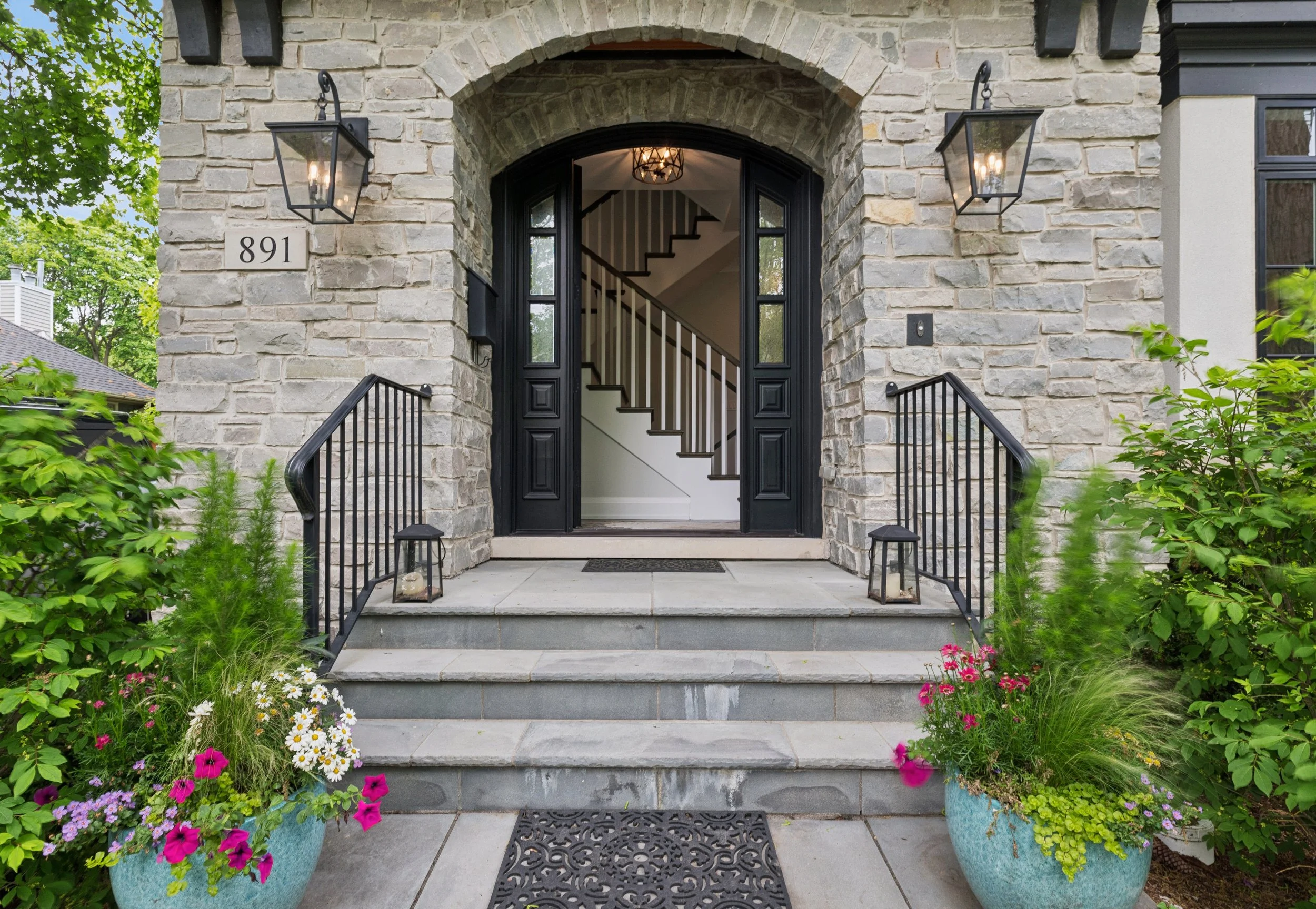 02_891-Spruce-St_Entrance_Print.jpg