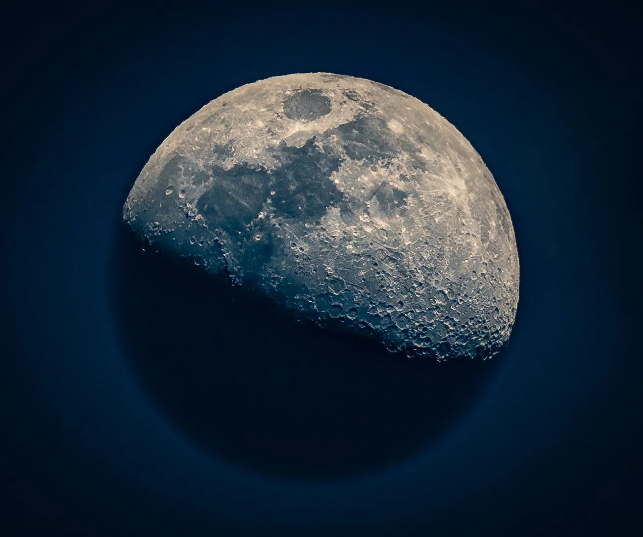 moon-detail-telephoto-night-sky.JPG