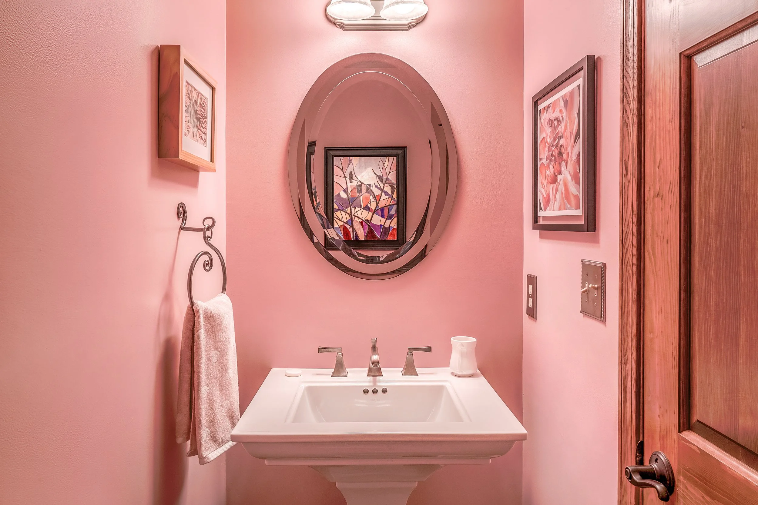 hamer_visuals-editorial_portrait_photography-oconomowoc_wi-25-07-july-double_g_interiors-DSC1835.jpg