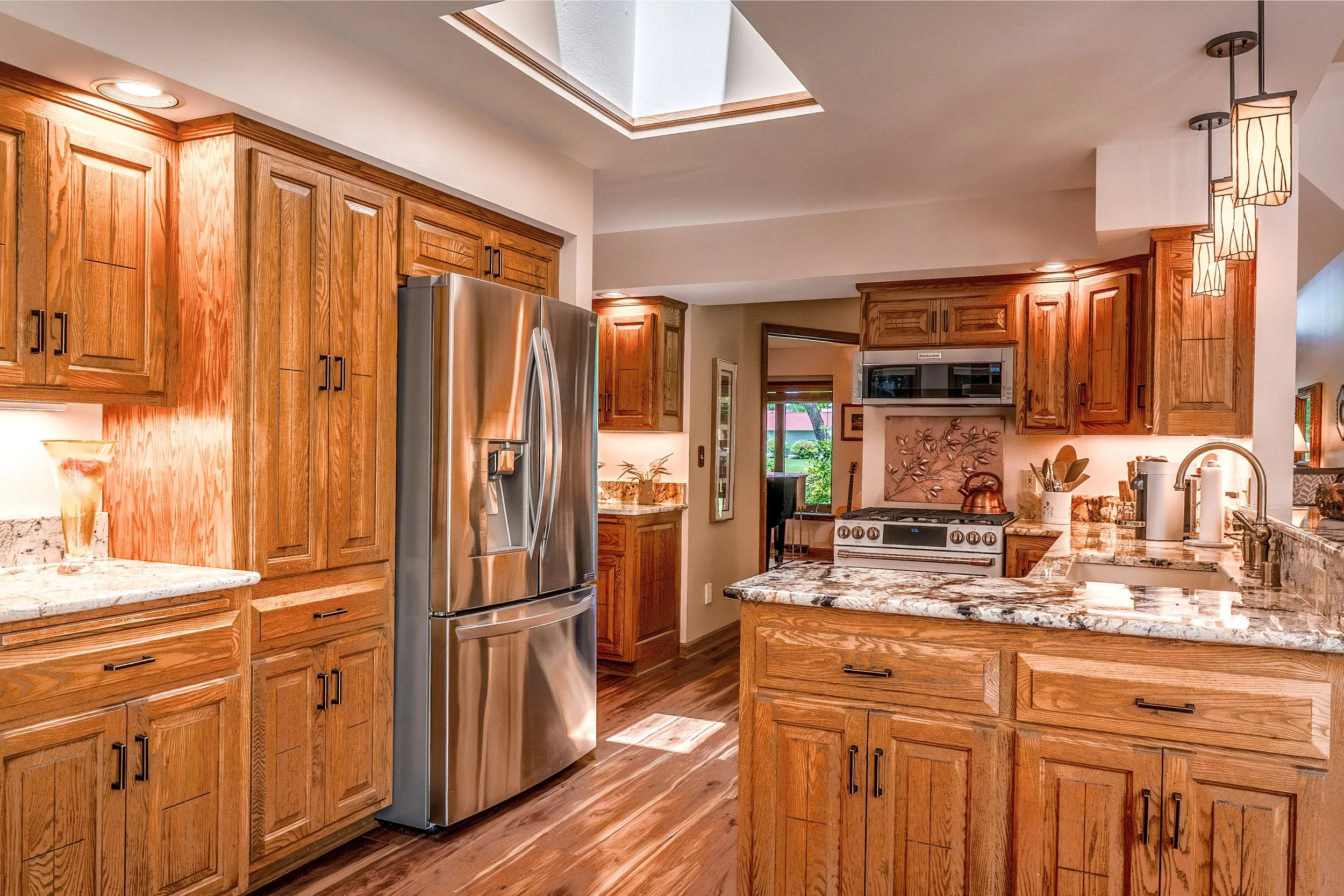 hamer_visuals-editorial_portrait_photography-oconomowoc_wi-25-07-july-double_g_interiors-DSC1660.jpg
