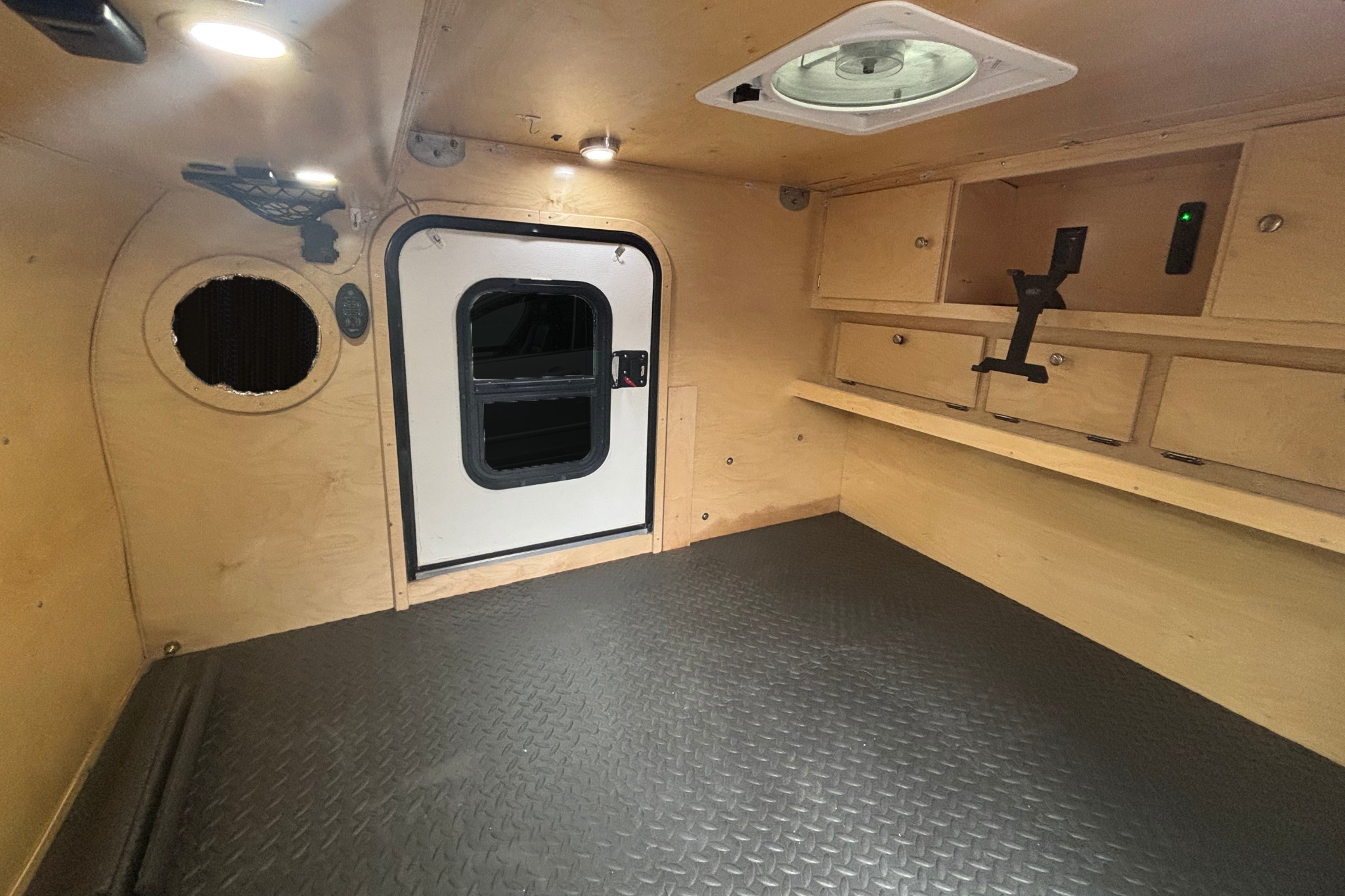 Commander Cabin.png