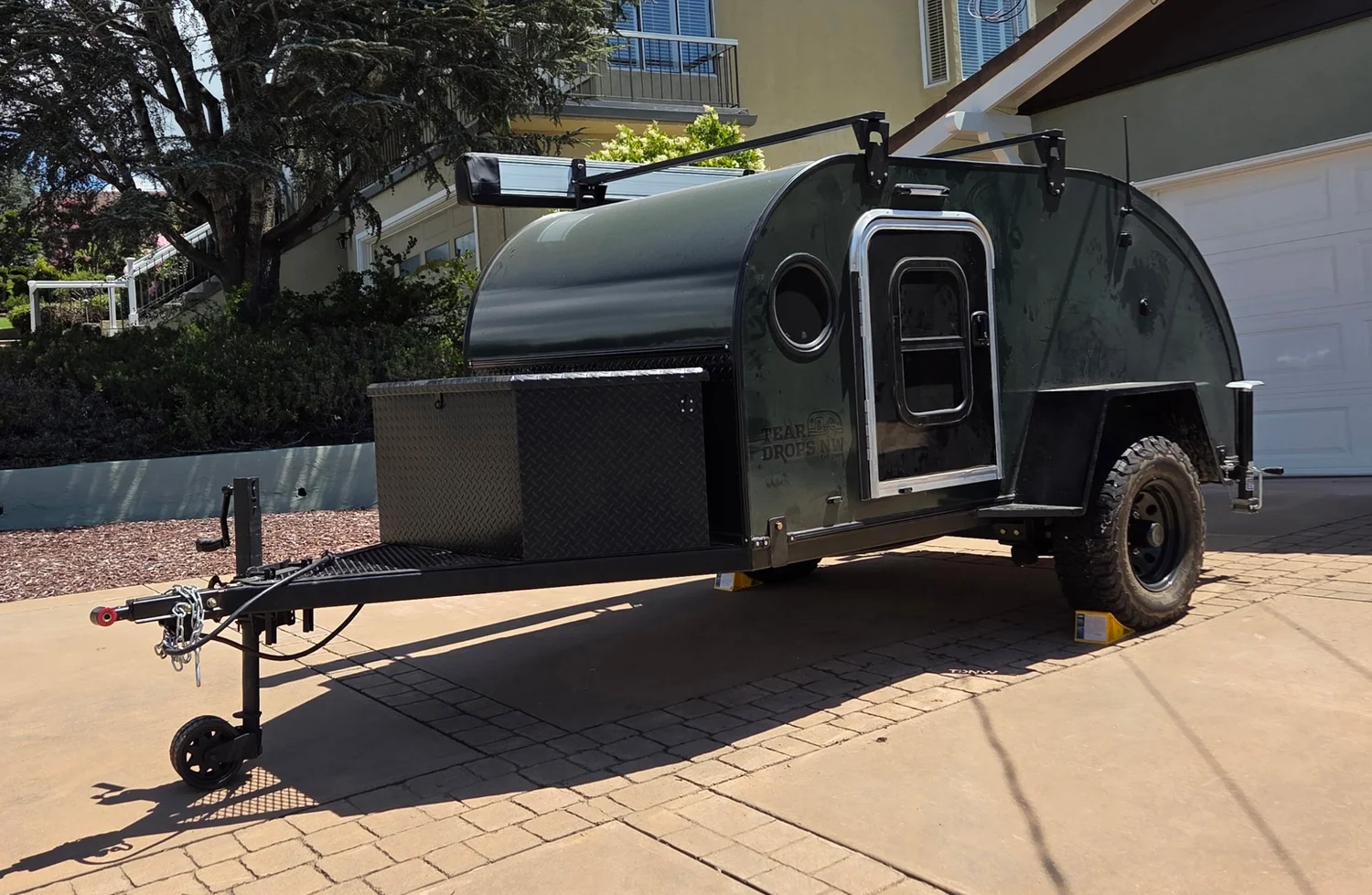 Commander exterior