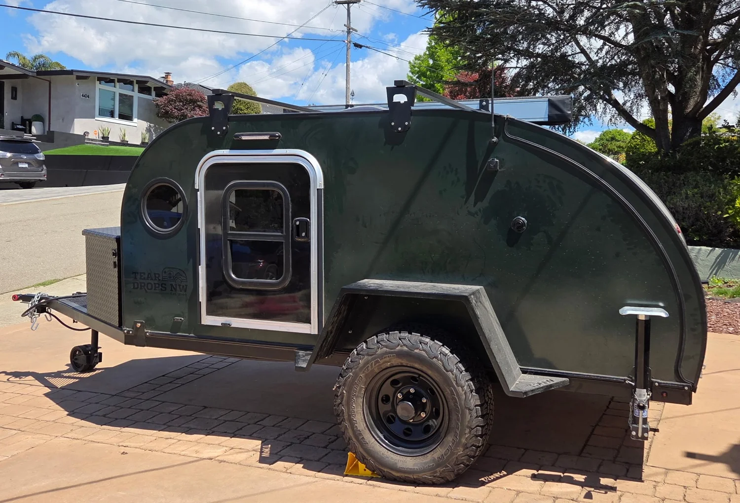 Commander side view