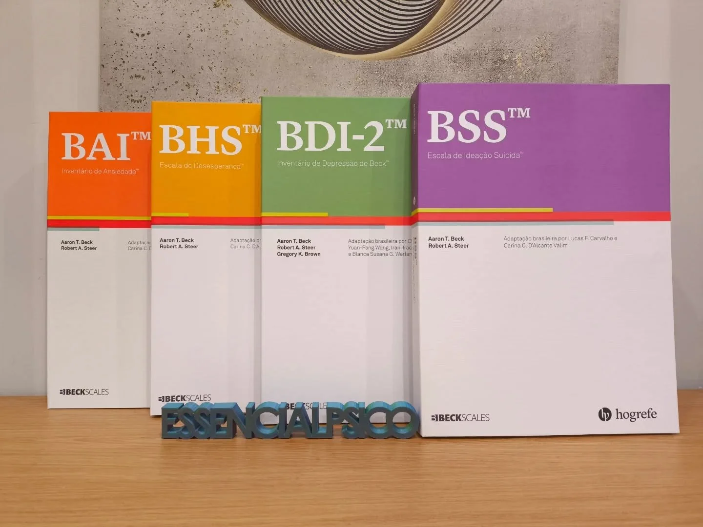 Escalas Beck 
Este combo &eacute; composto pela cole&ccedil;&atilde;o completa de BDI-2, BAI, BHS e BSS.

Modelo Cognitivo: Beck revolucionou a compreens&atilde;o da psicopatologia ao enfatizar o papel dos processos cognitivos na forma&ccedil;&atilde