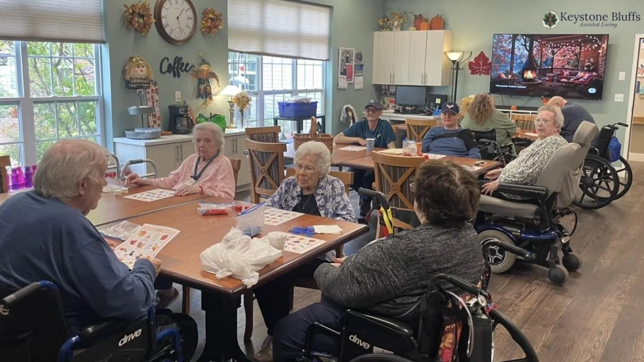 When Is It Time for Assisted Living: Signs Families Should Look for in Aging Loved Ones