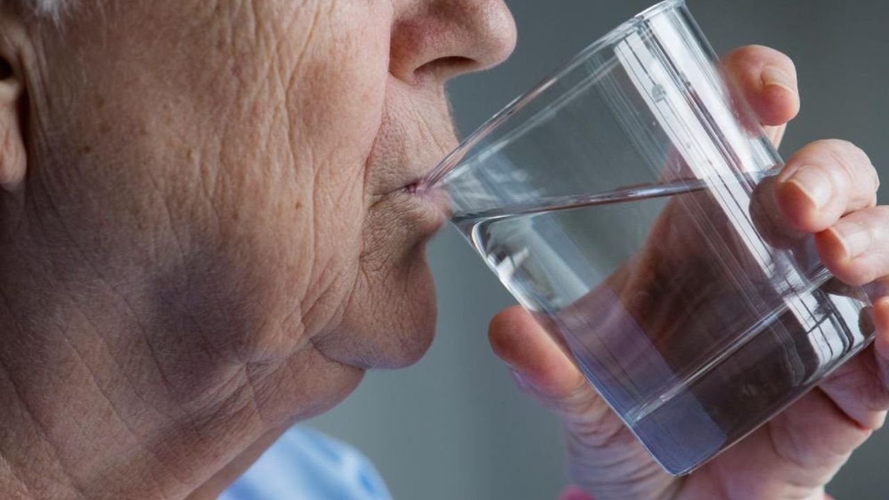 How Dehydration in Seniors Affects Memory, Mobility, and Overall Health