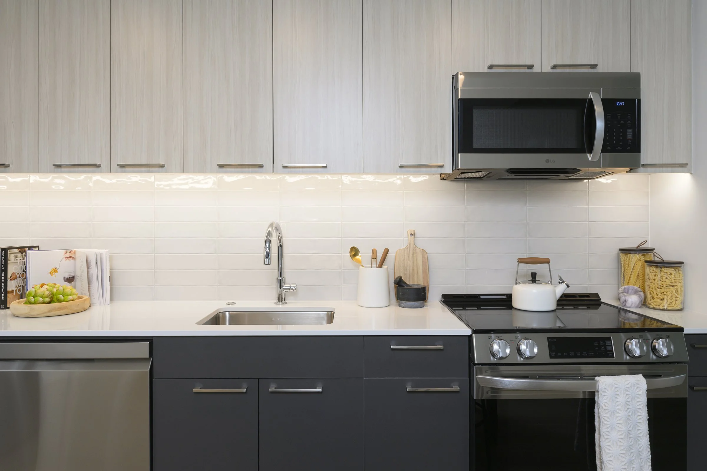  Standard Kitchen, Light Finish