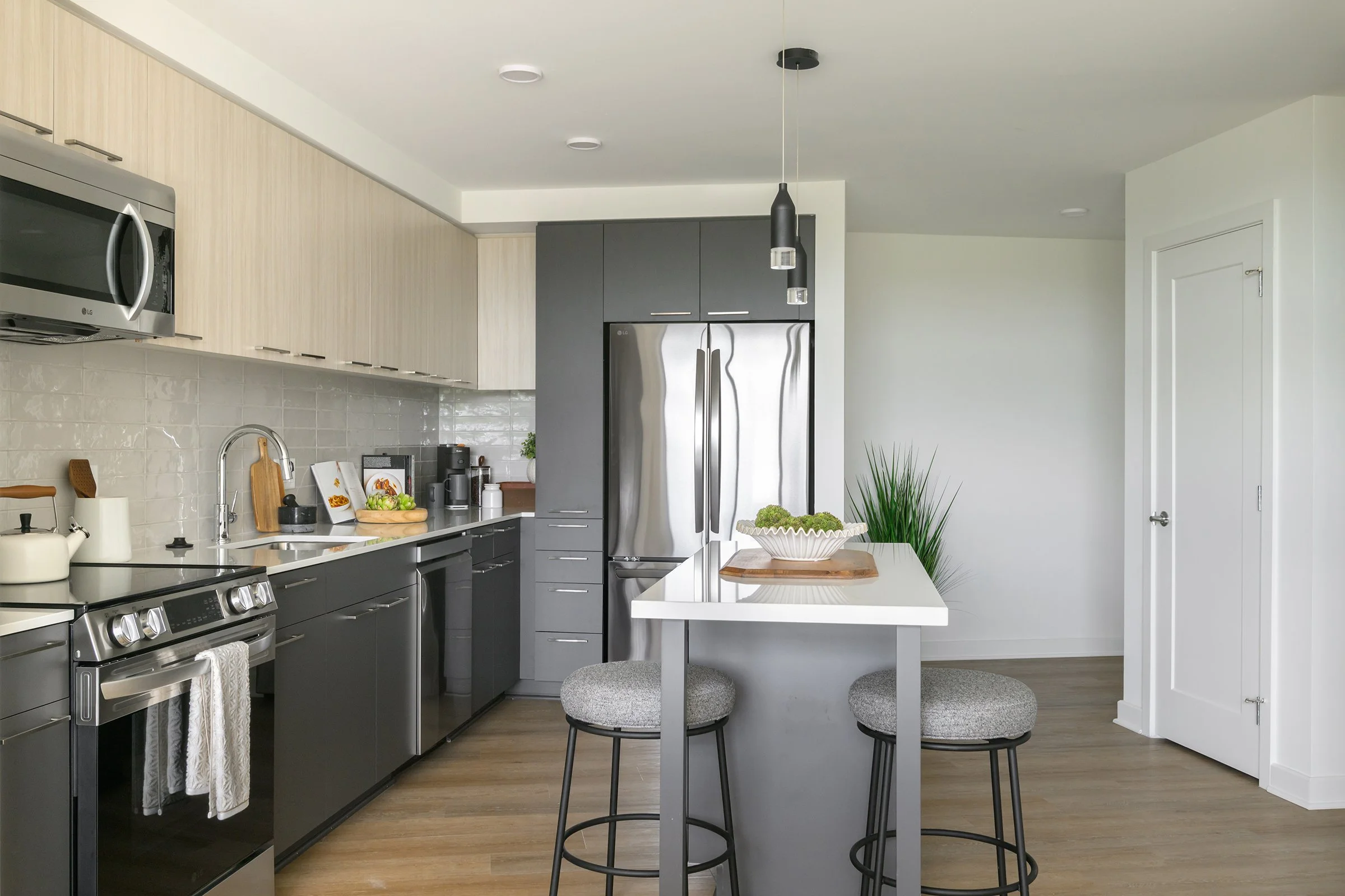   Standard Kitchen, Light Finish
