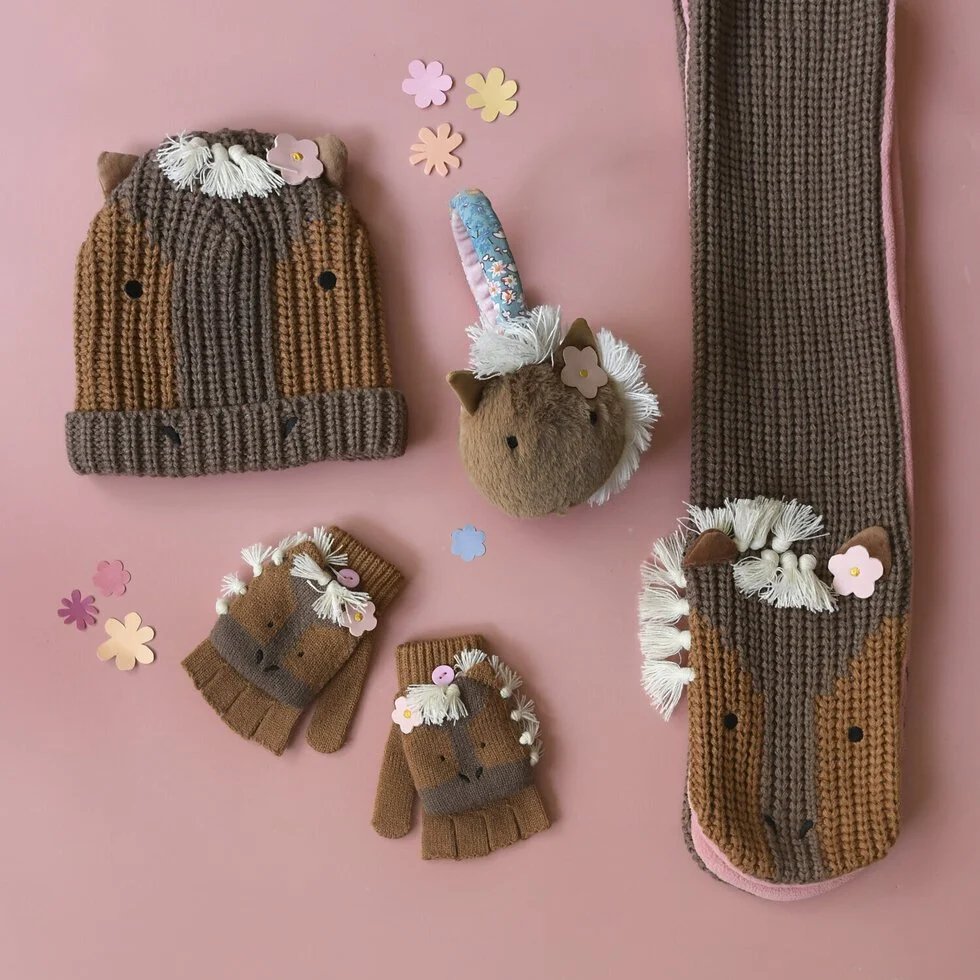Horse_Knits_2-rk9qo2dw-5_large.jpg