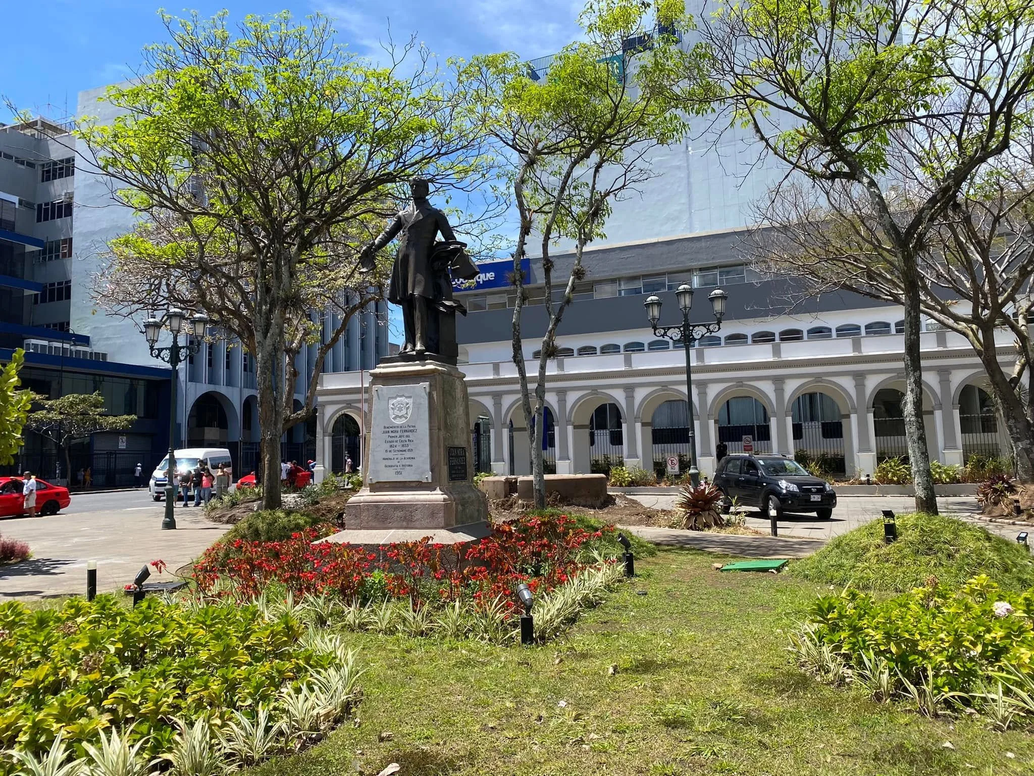 Statue of Juan Mora Fernández surrounded by gardens and trees in San José’s historic centre.