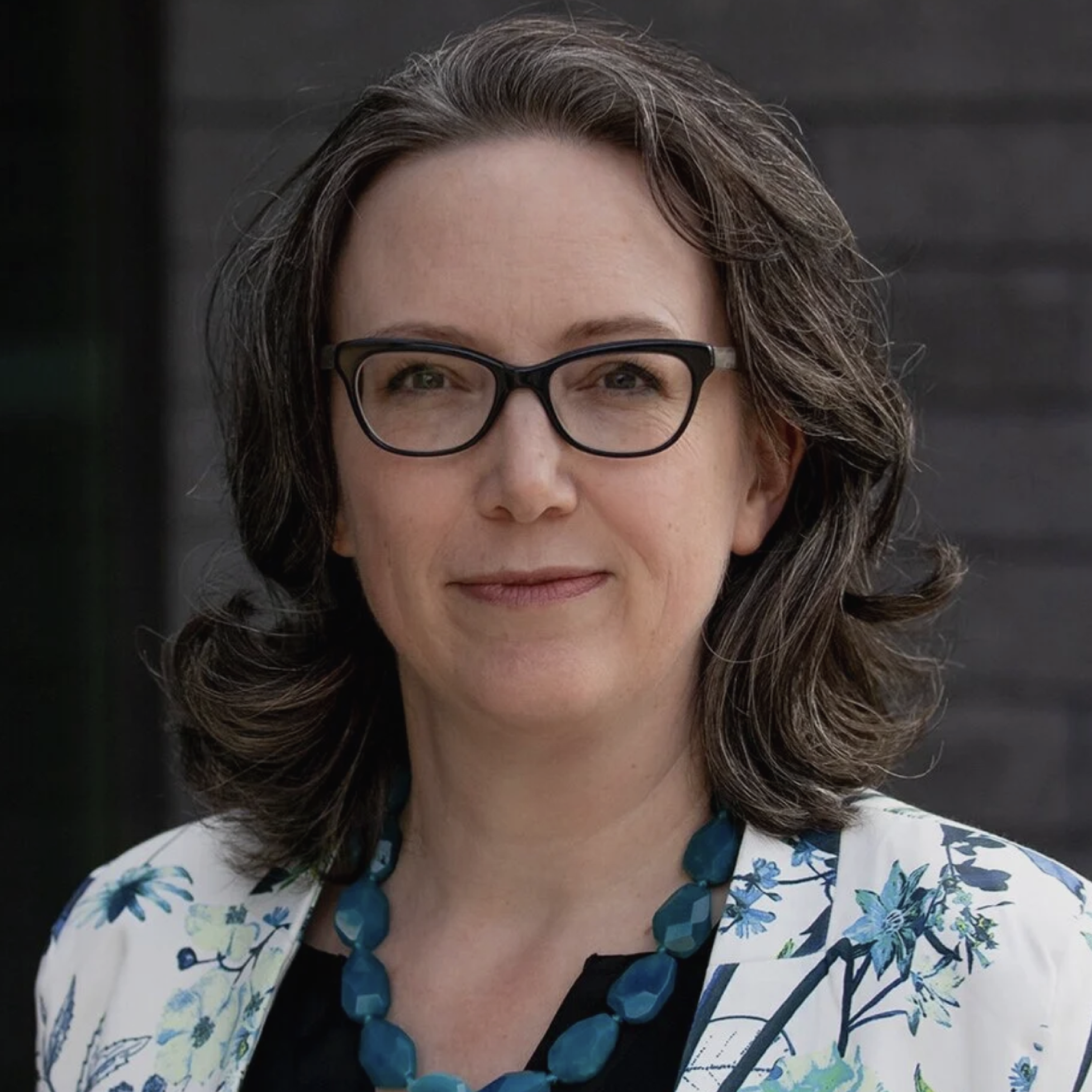 La Dr Jennifer Willet (Canada) est titulaire de la Chaire de recherche du Canada en art, science et écologie à l'Université de Windsor. Elle a fondé INCUBATOR Art Lab en 2009 — le premier laboratoire d'art biologique au Canada. Membre du Collège de l