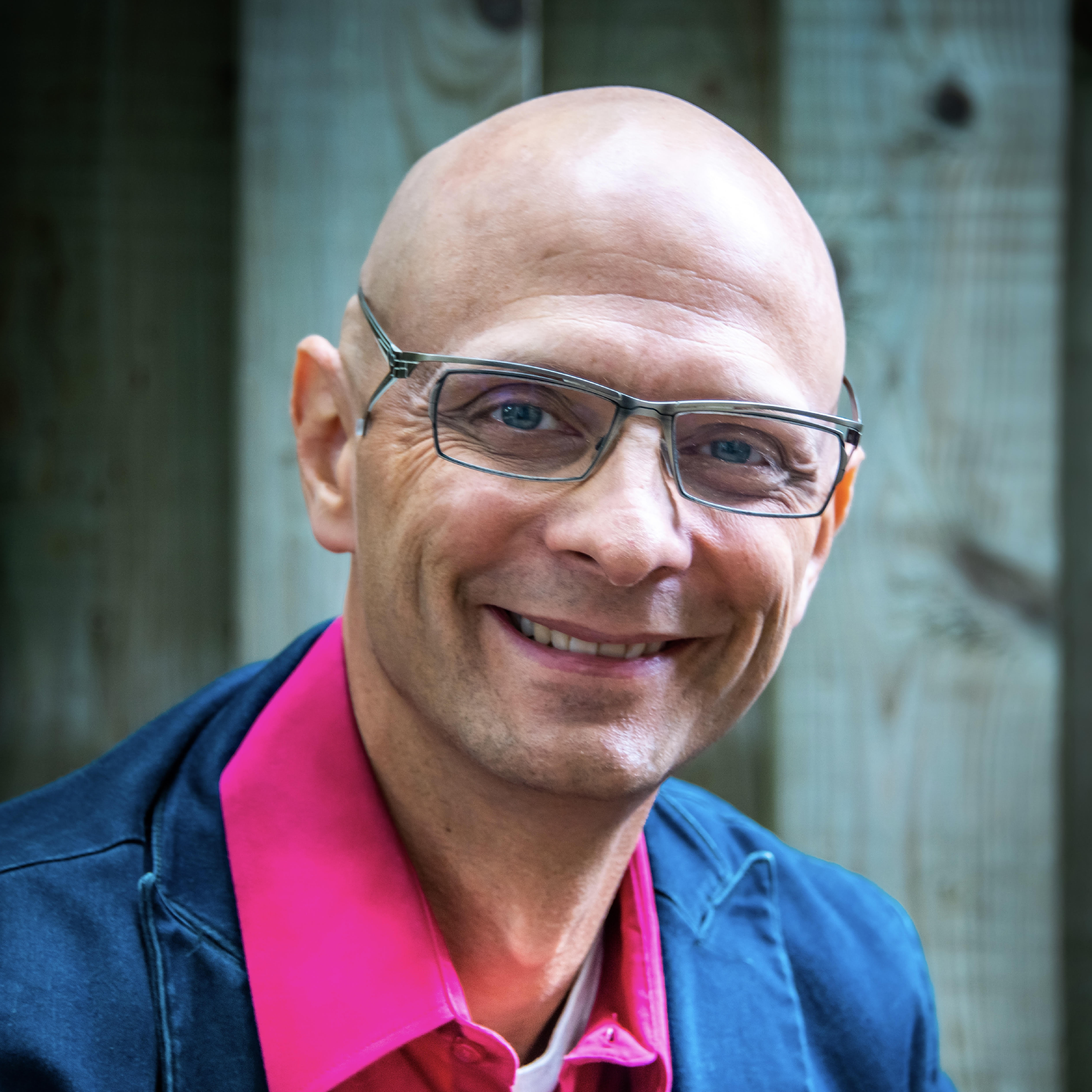 Le Dr Jim Davies (Canada) est professeur titulaire en sciences cognitives et en informatique à l'Université Carleton. Directeur du Science of Imagination Laboratory. Auteur de Riveted et de Imagination. Coanimateur du balado Minding the Brain.