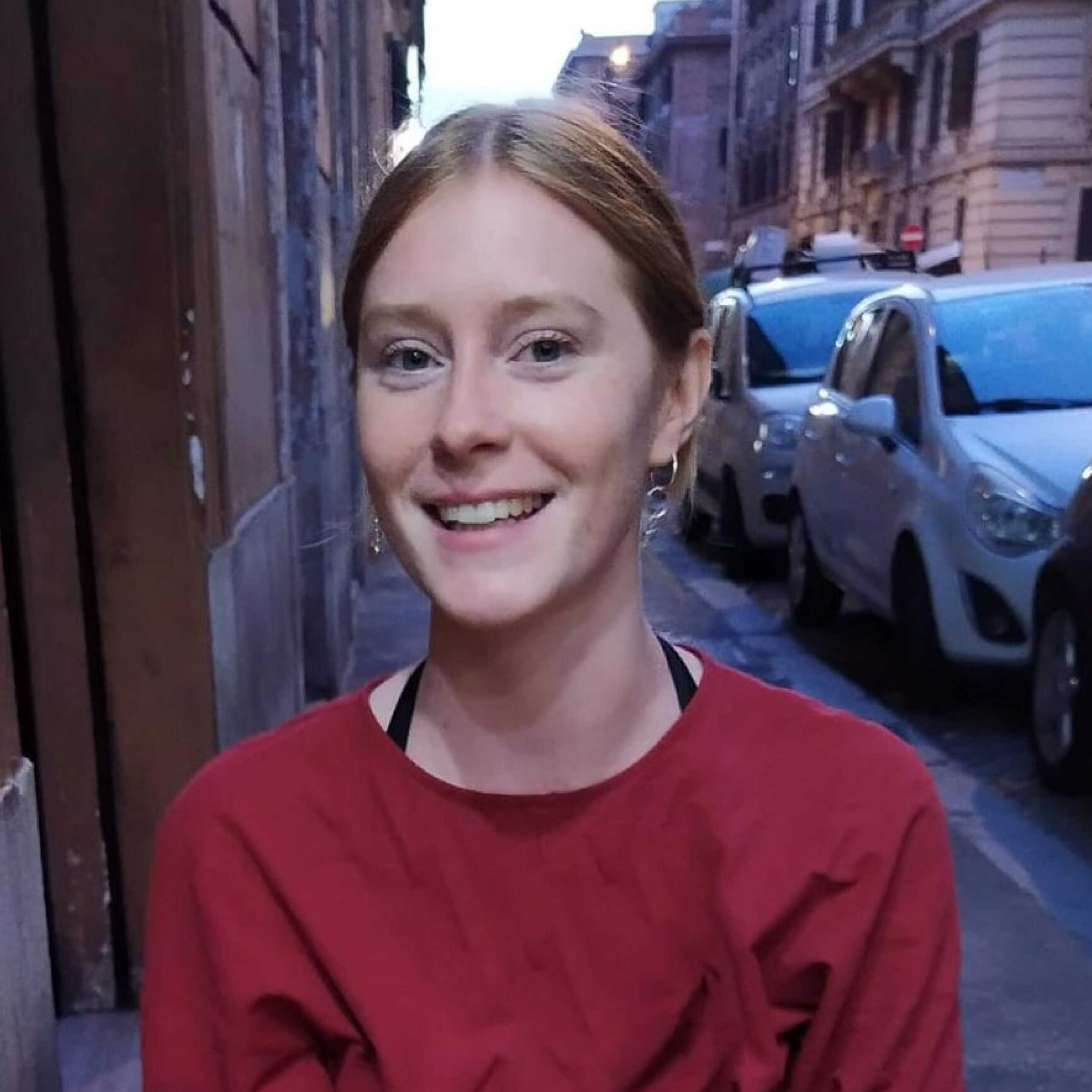 Susi Gutsche (Autriche) est une artiste à pratique axée sur la recherche, avec une formation en Social Design – Arts as Urban Innovation, en sciences humaines et en travail de laboratoire scientifique; titulaire d'une maîtrise en design social de l'U