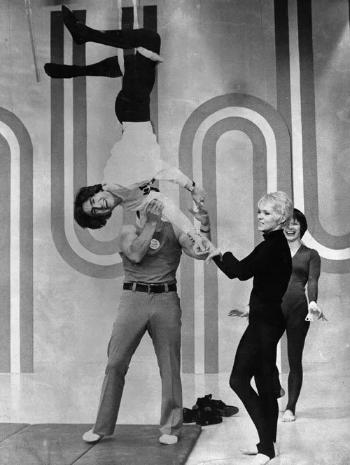 David hosts The Mike Douglas Show with Joey Heatherton, Gary Novicklj and Anita Mathieu