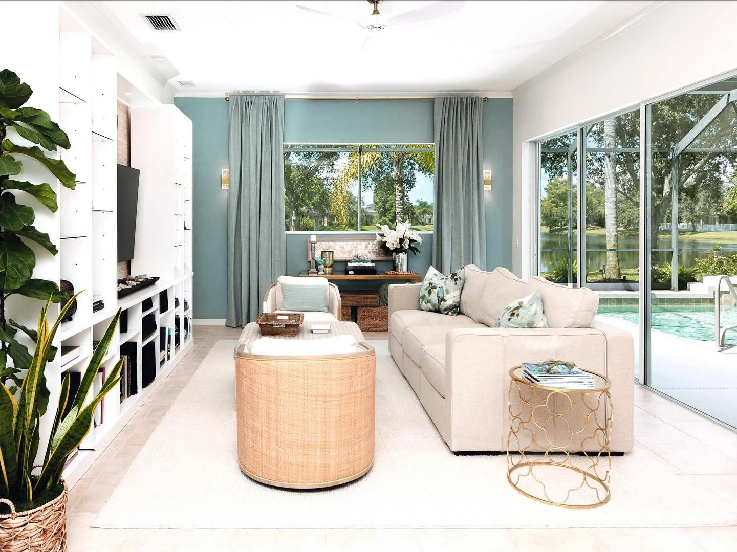 My hubby and I moved to #lakewoodranchflorida almost two years ago from Fairfield County, CT. HUGE change and a lot of adjustments!
.
We moved from a historical home built in 1791 to a home built in 2004. Moving to WAY higher ceilings, bright light a