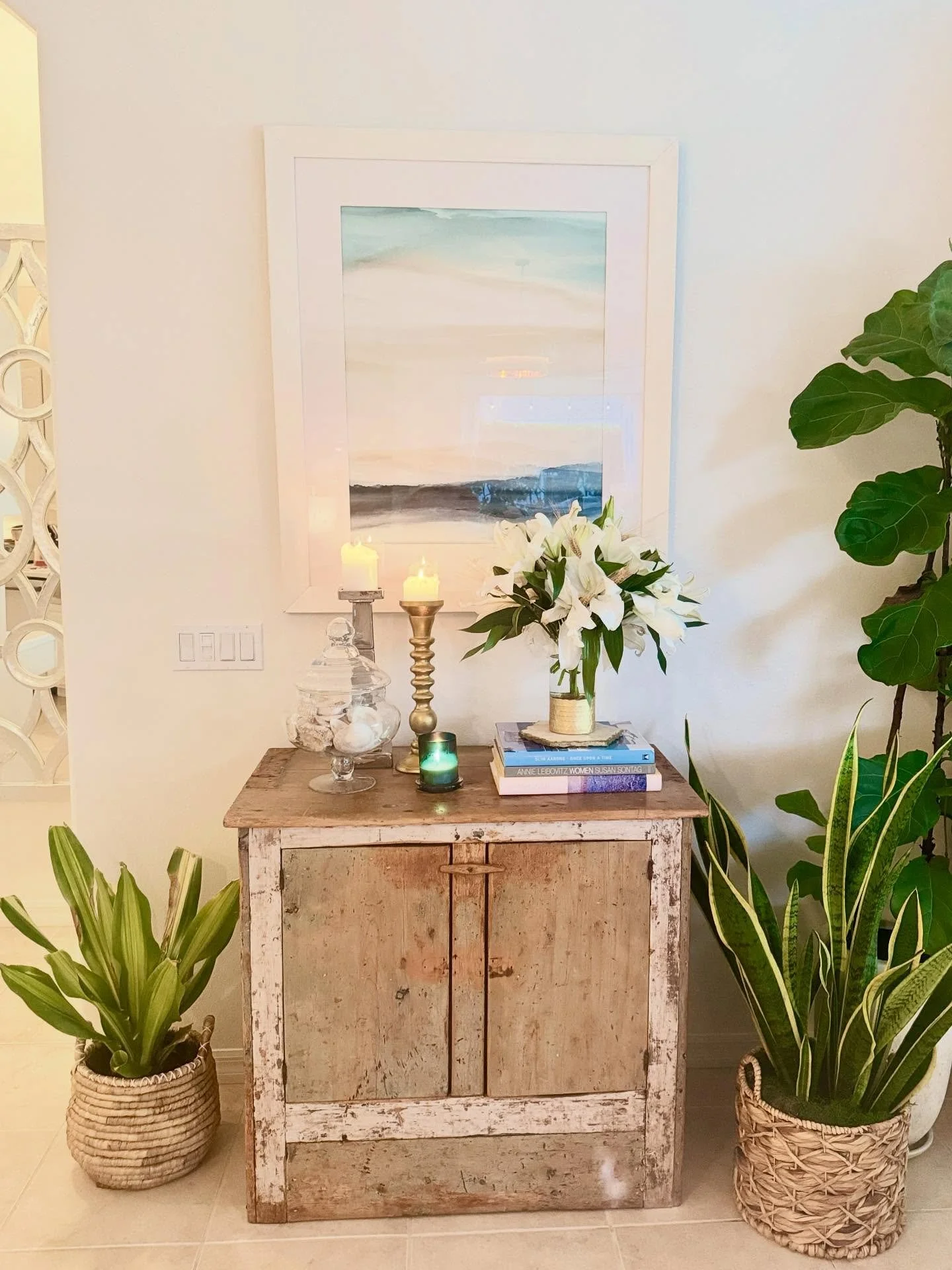 Happy 😊 Monday!
Just a quick snapshot 📷 of an interior mix with coastal modern and an antique heirloom mini hutch - from my mother @lesliejensen1 (I miss her so much) and white lilies from my son @noahjensen24 
A sneak peek 👀 👀 at how I love to m