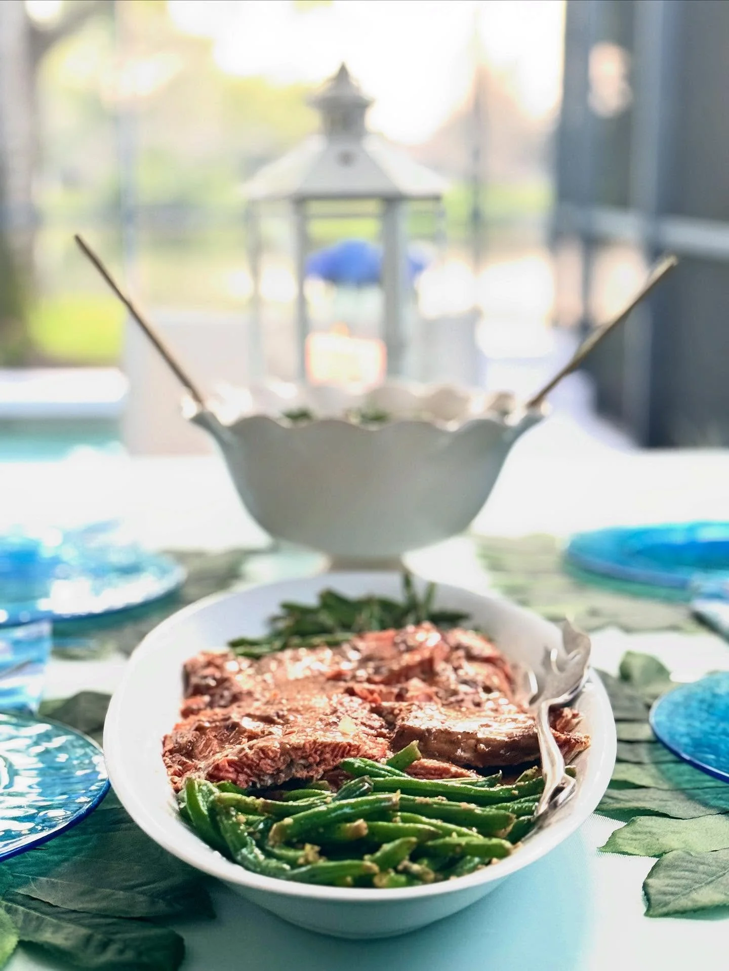What&rsquo;s for dinner? 🍽️ 

#kittnkaboodle #kjrenovationsllc #kristenjensen #kristenjensenproductions #kristenjensenlifestyles #decor #tabletops #interiors #dinnerparty #dinner #dinnertime🍴 #dinnerparty #tablesettingideas