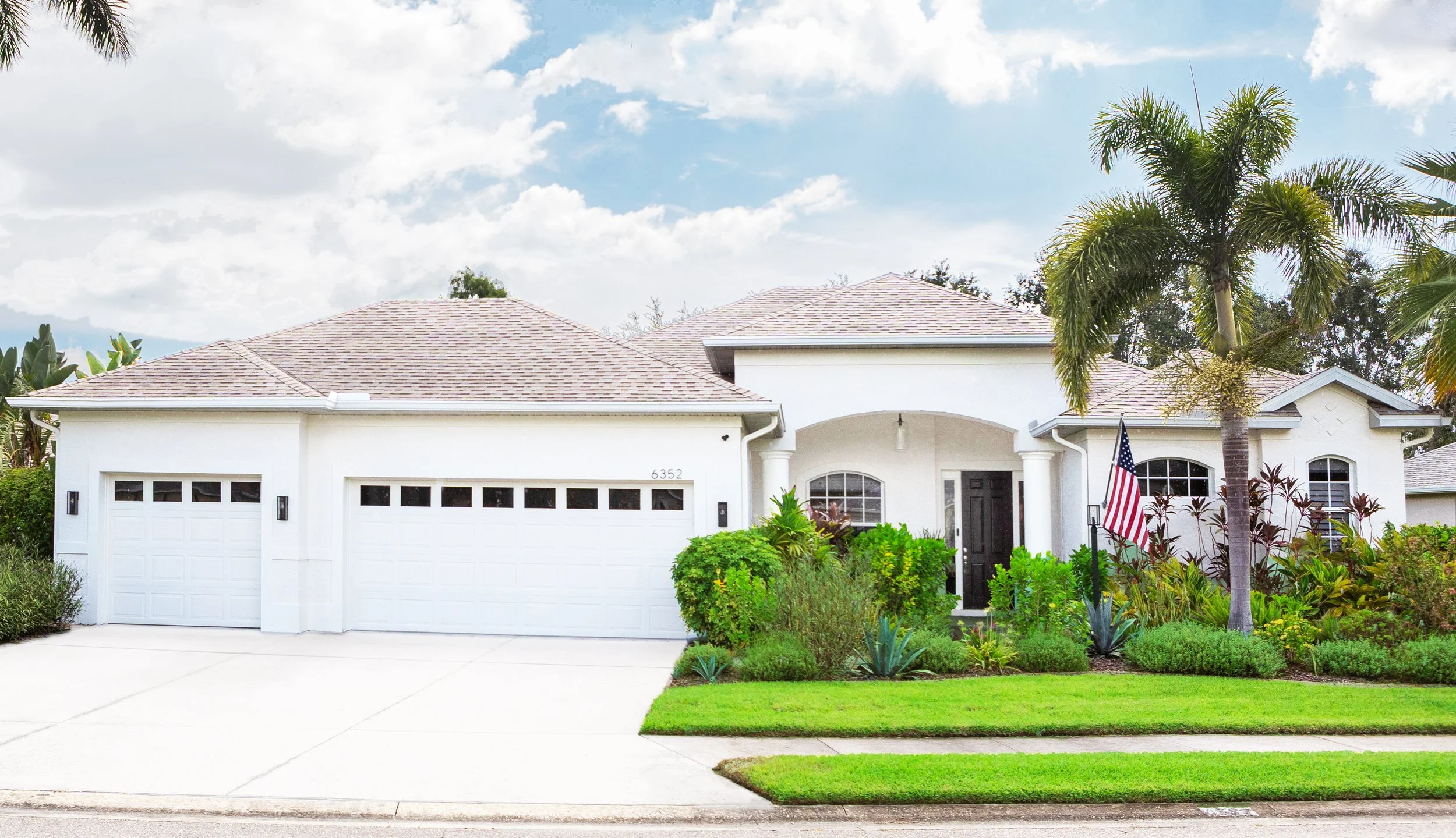 Sarasota Florida home exterior after updates by Tom Kitt of Kitt & Kaboodle 