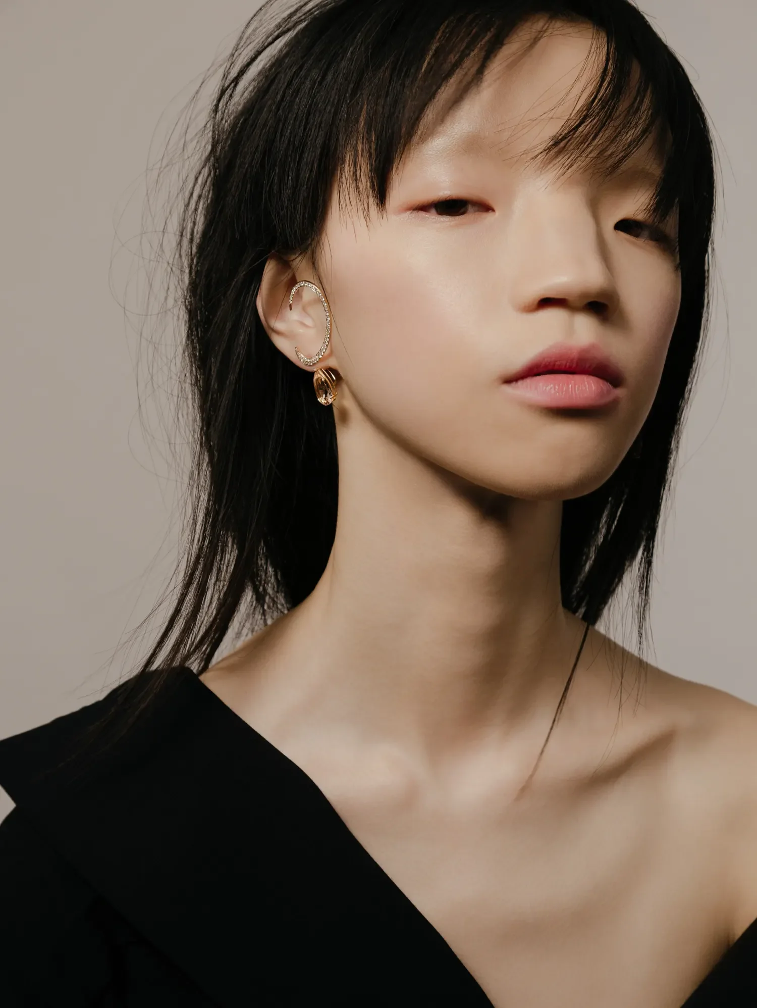 jewellery-luxury-model-studio-9.webp