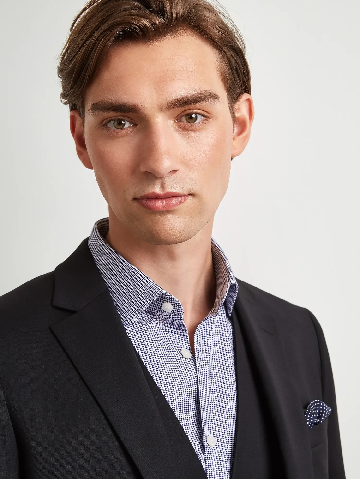 ecommerce-model-menswear-studio-8.webp