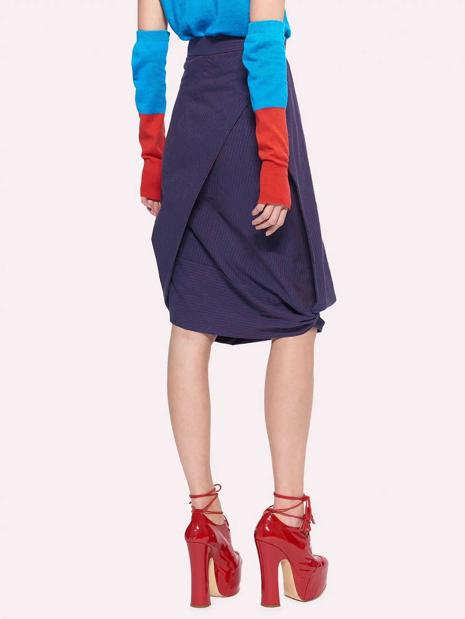 ecom-fashion-studio-model-2.webp