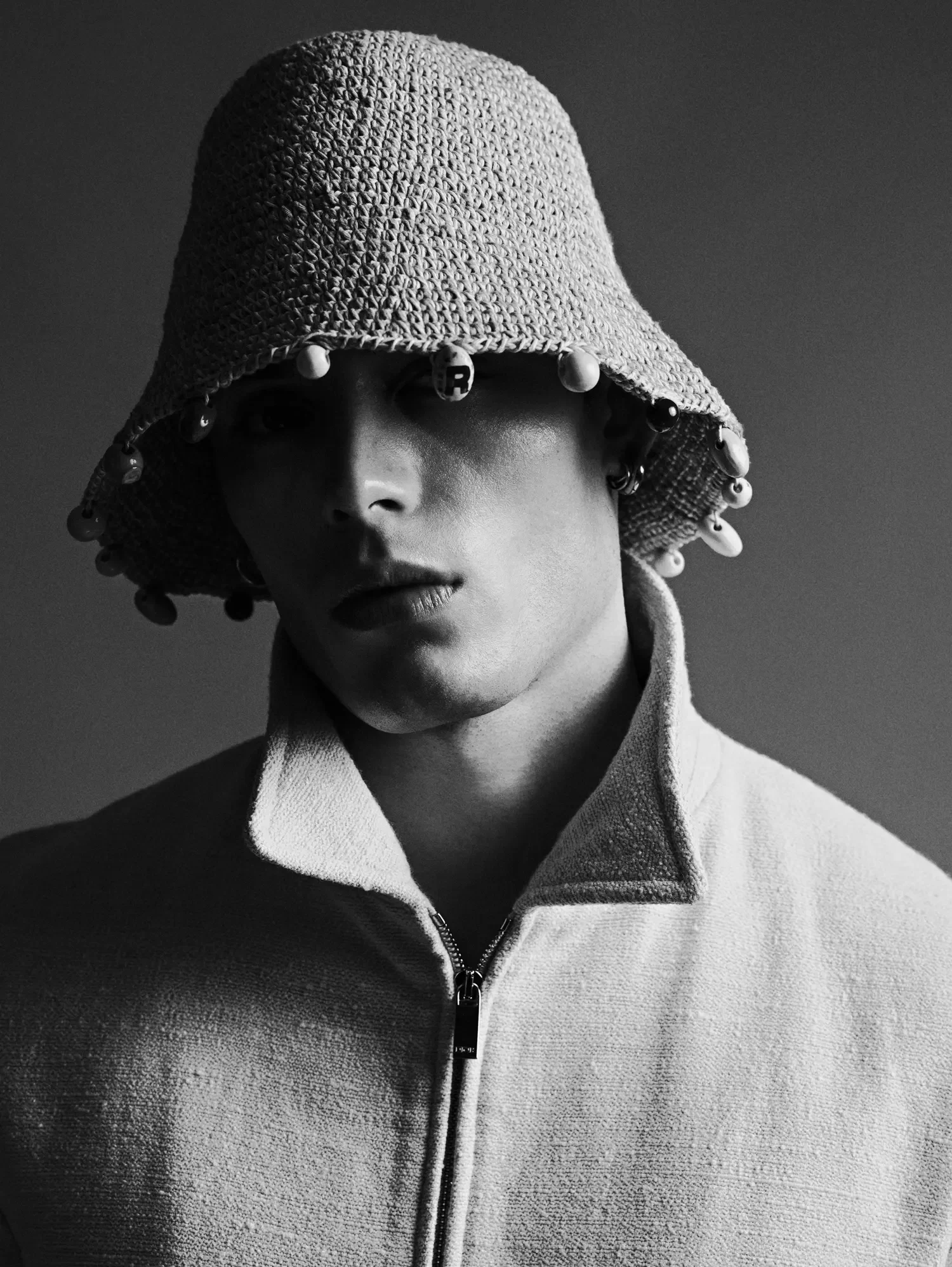 fashion-editorial-menswear-photo-studio-2.webp