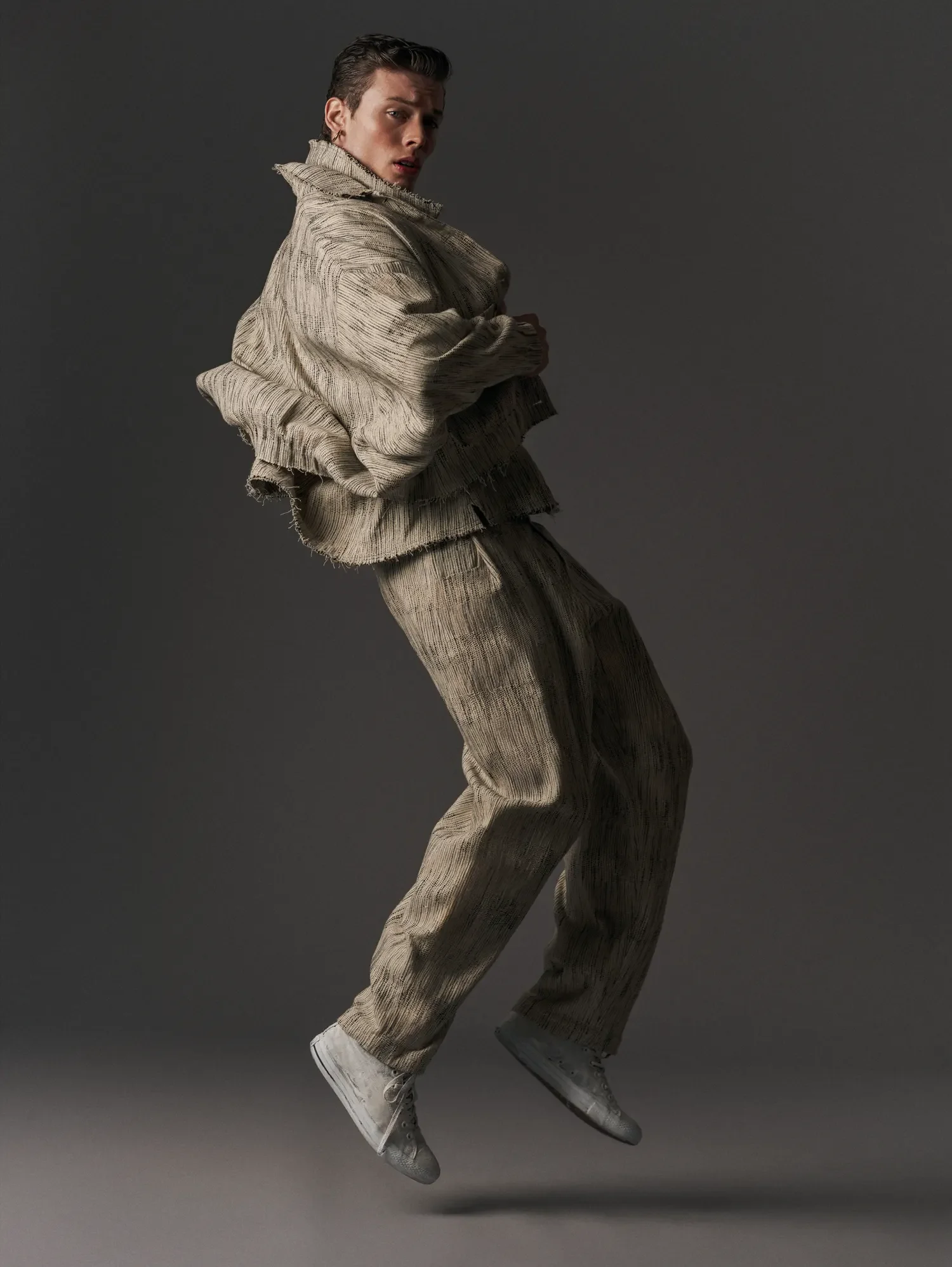 fashion-editorial-menswear-photo-studio-3.webp