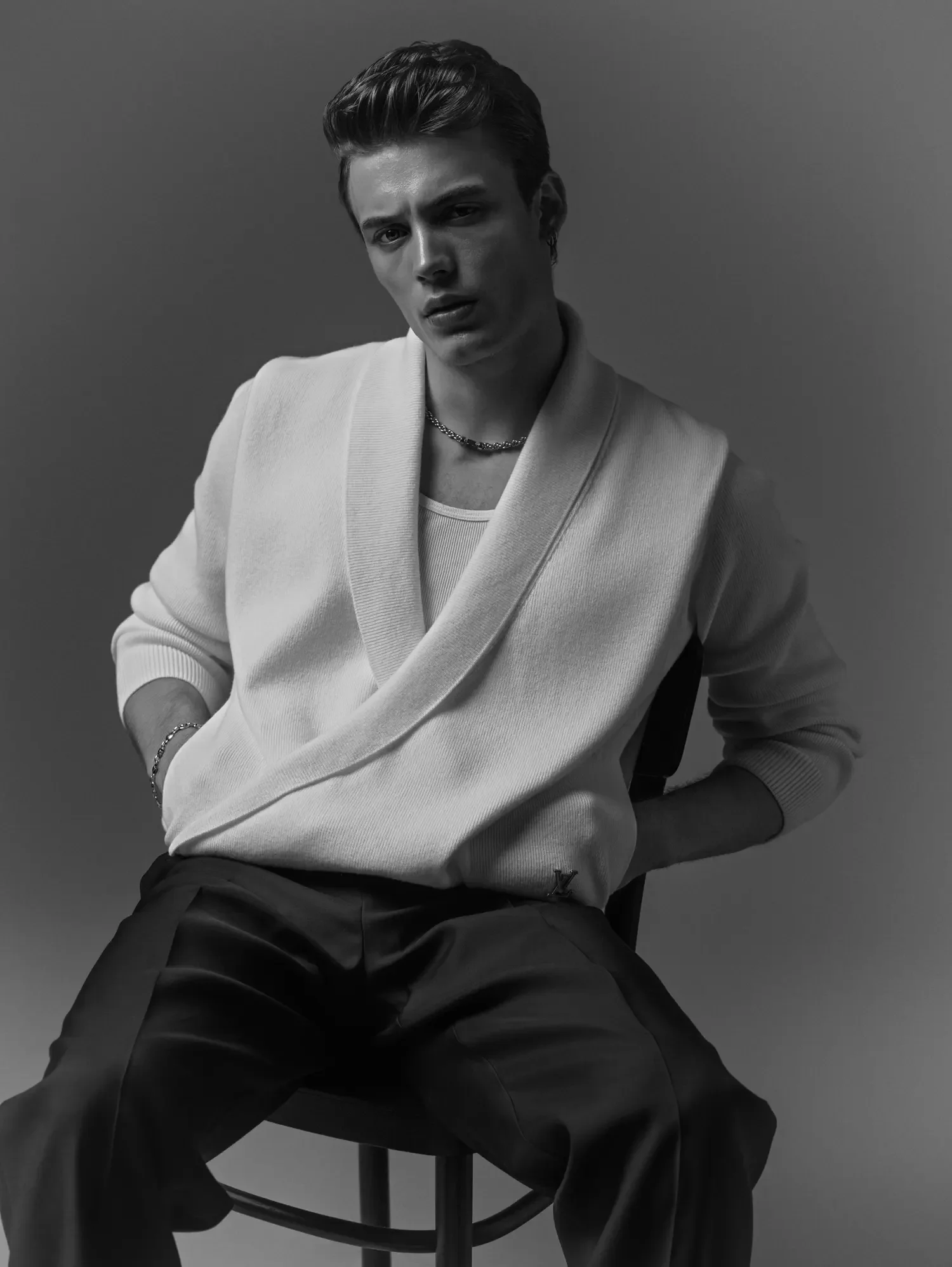 fashion-editorial-menswear-photo-studio-6.webp