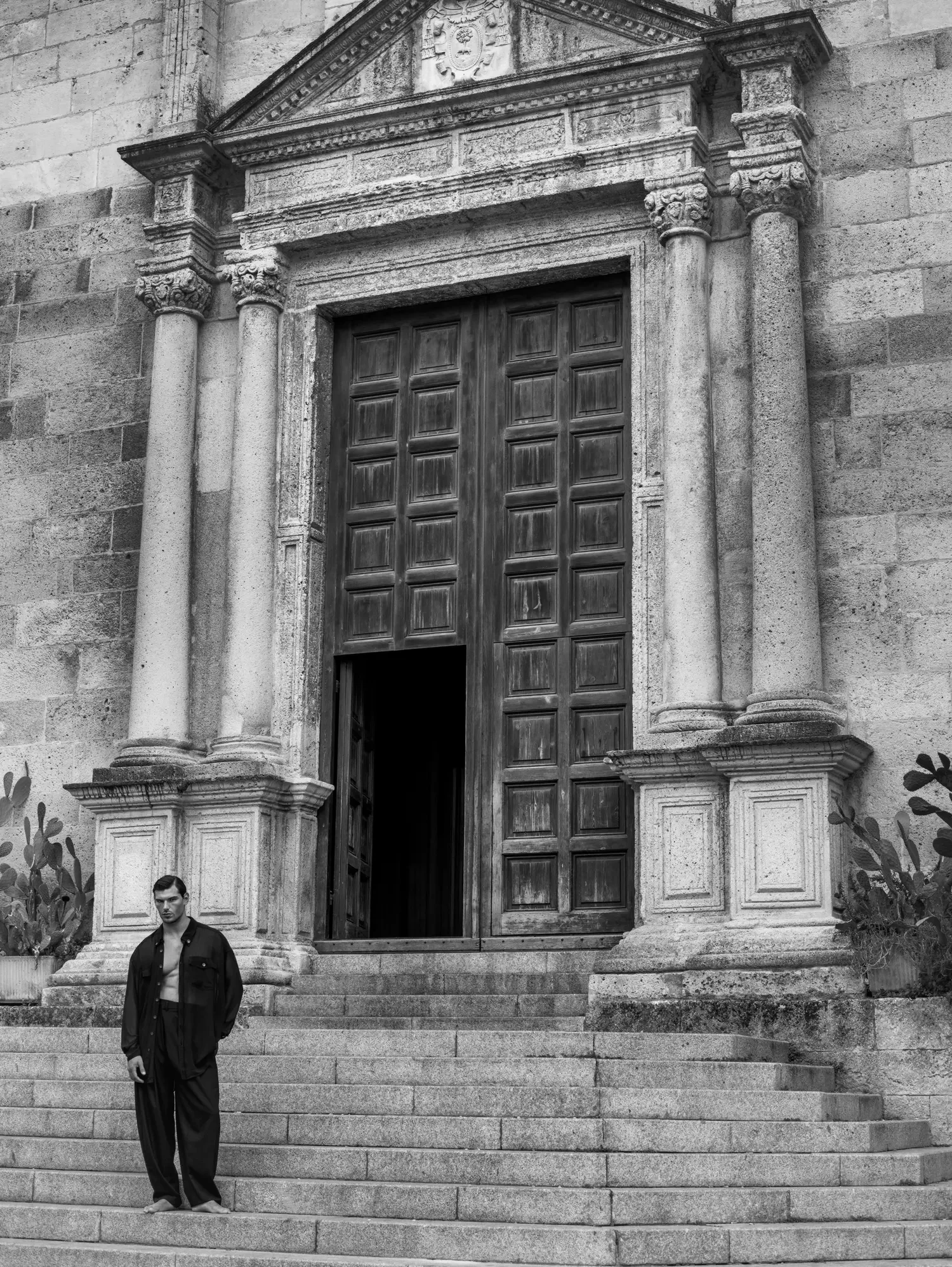 fashion-editorial-menswear-location-sardinia-5.webp