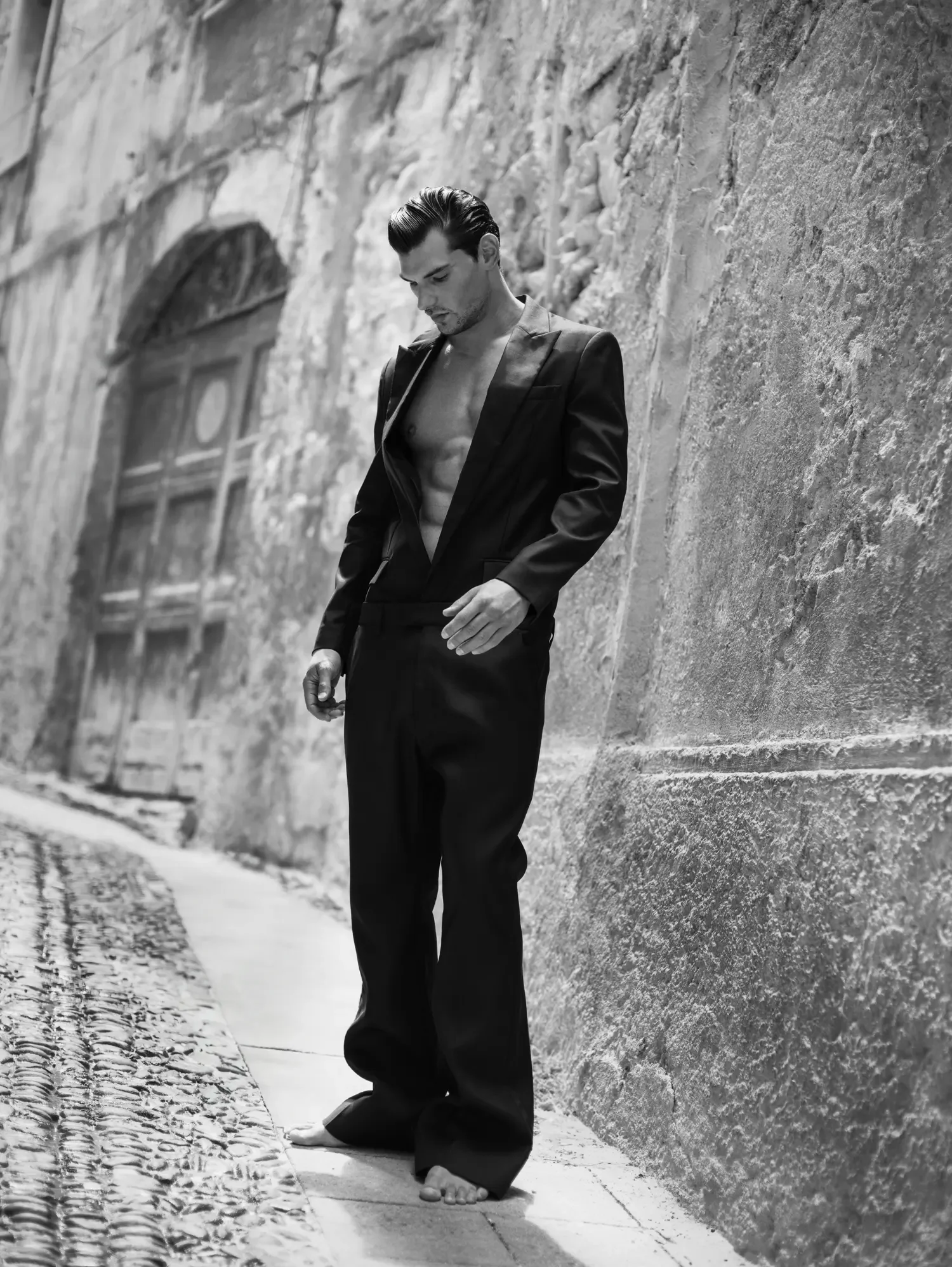 fashion-editorial-menswear-location-sardinia-7.webp