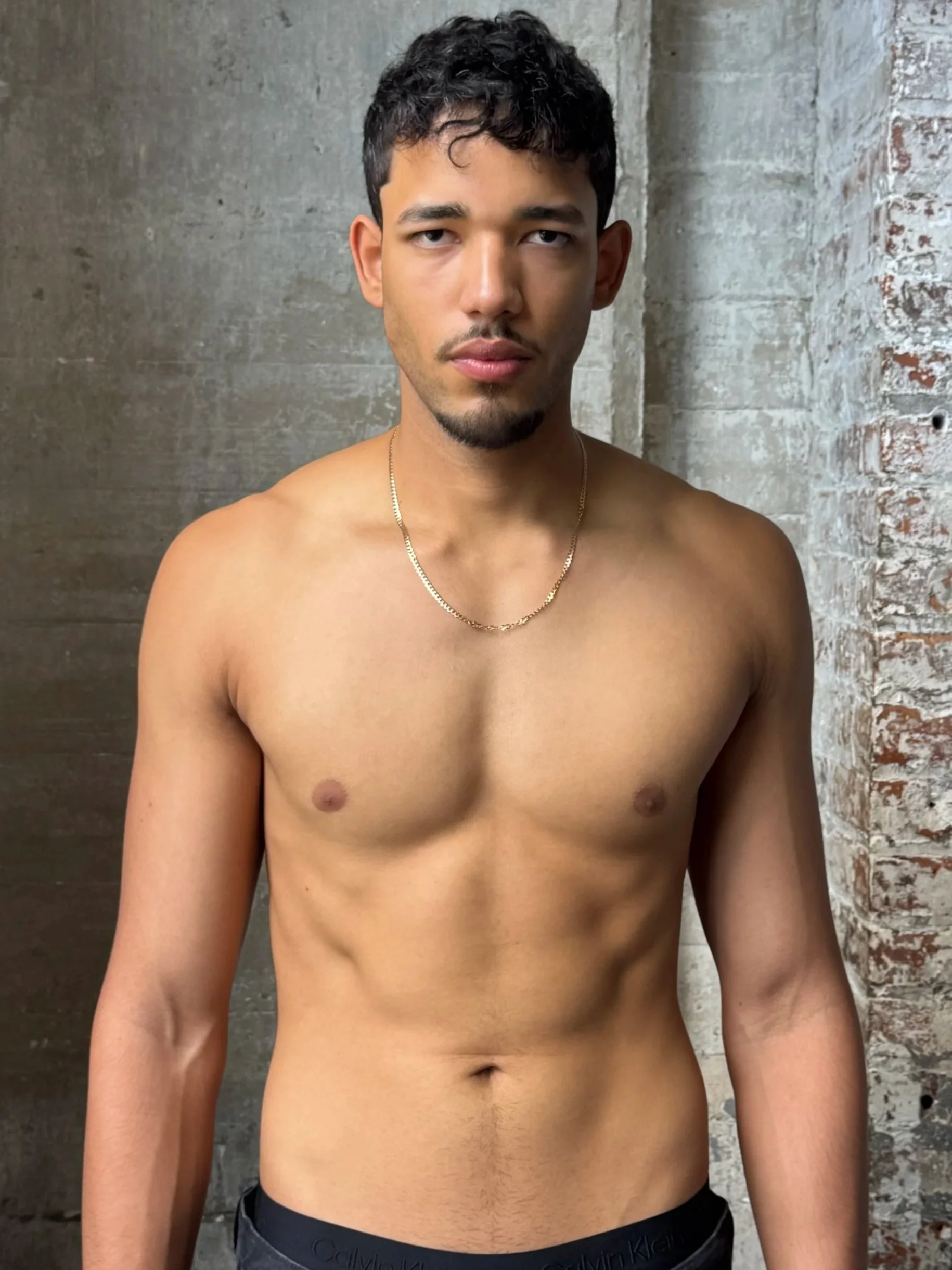 GRAMMY | height=6'2" | waist=30 | shoe=11 | hair=brown | location=New York | sex=male