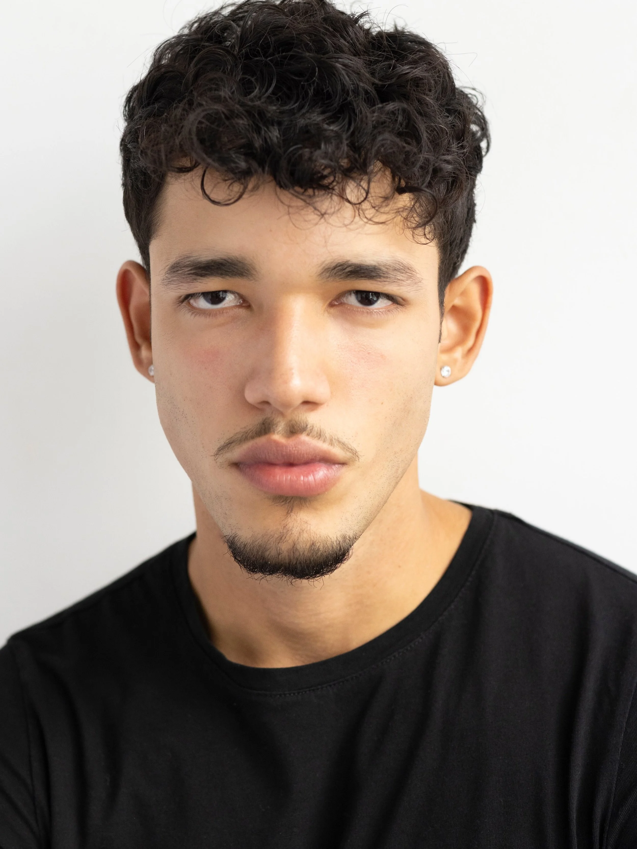 GRAMMY | height=6'2" | waist=30 | shoe=11 | hair=brown | location=New York | sex=male