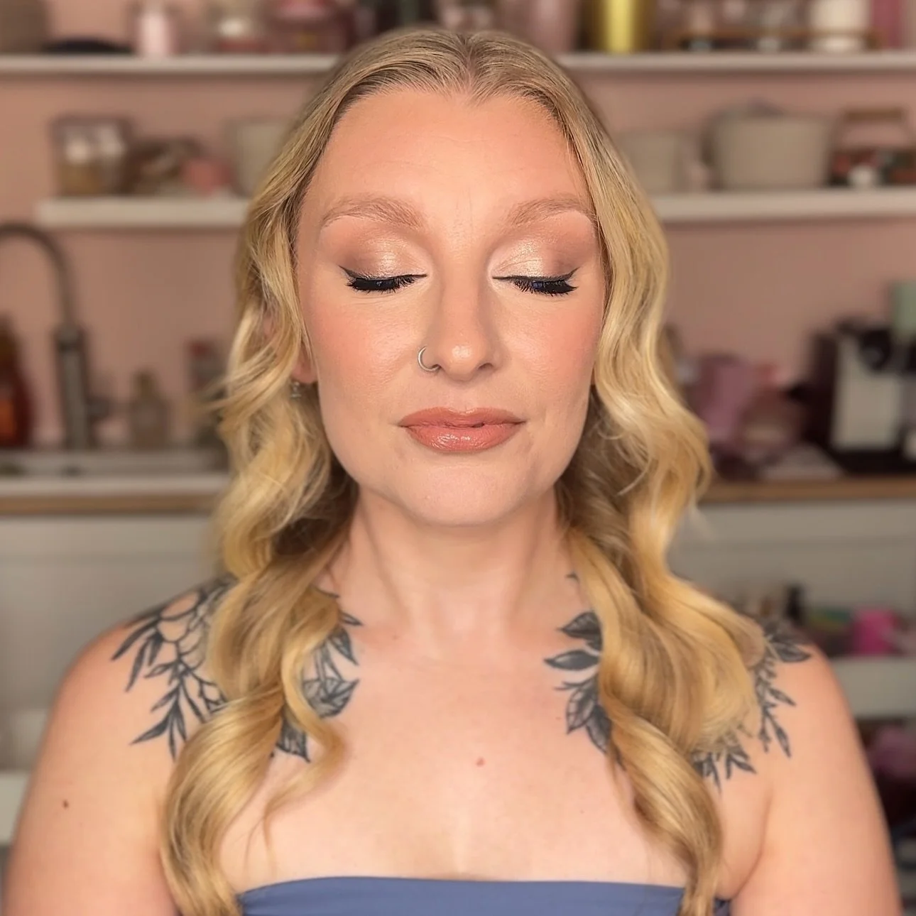 Behind The Scenes 📸

Had another gorgeous client in getting ready for their shoot with @thatboudoircouple ✨

Picture perfect curls &amp; flawless makeup to get her ready for getting in-front of the camera! Adore getting everyone ready for their shoo