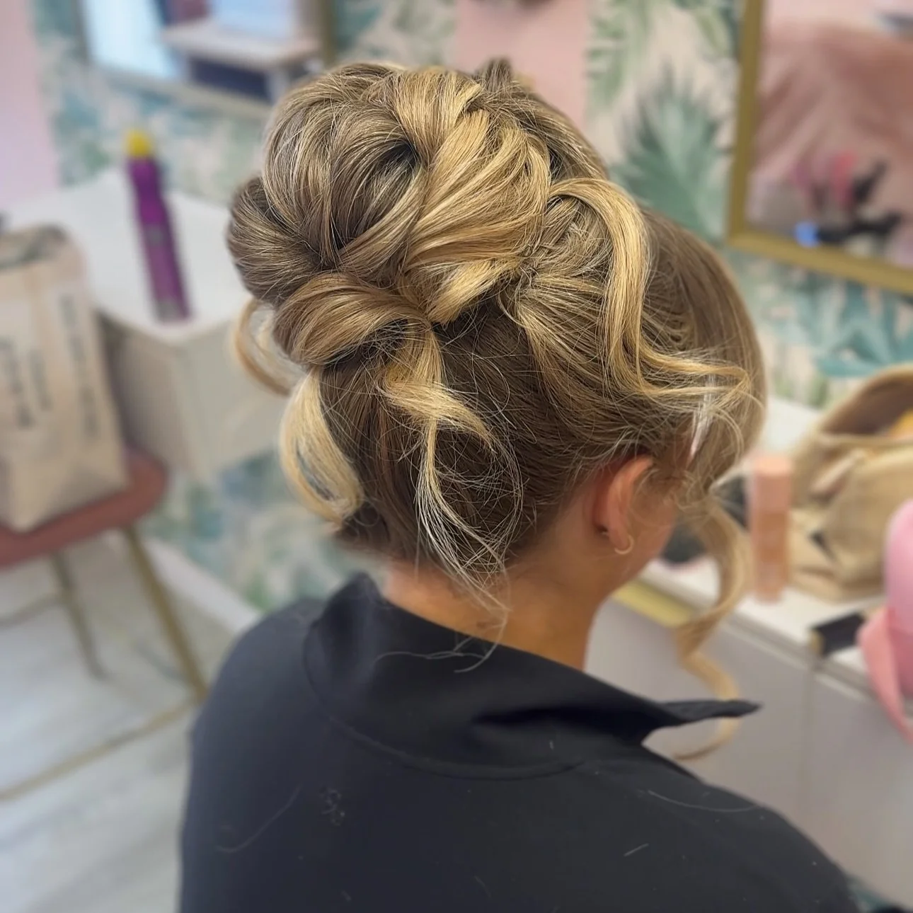 almost fully cooked 🩵

baby shower hair up for my lovely @ellsboutiquebakes 

#hairup #updo #kenthairstylist #rochester