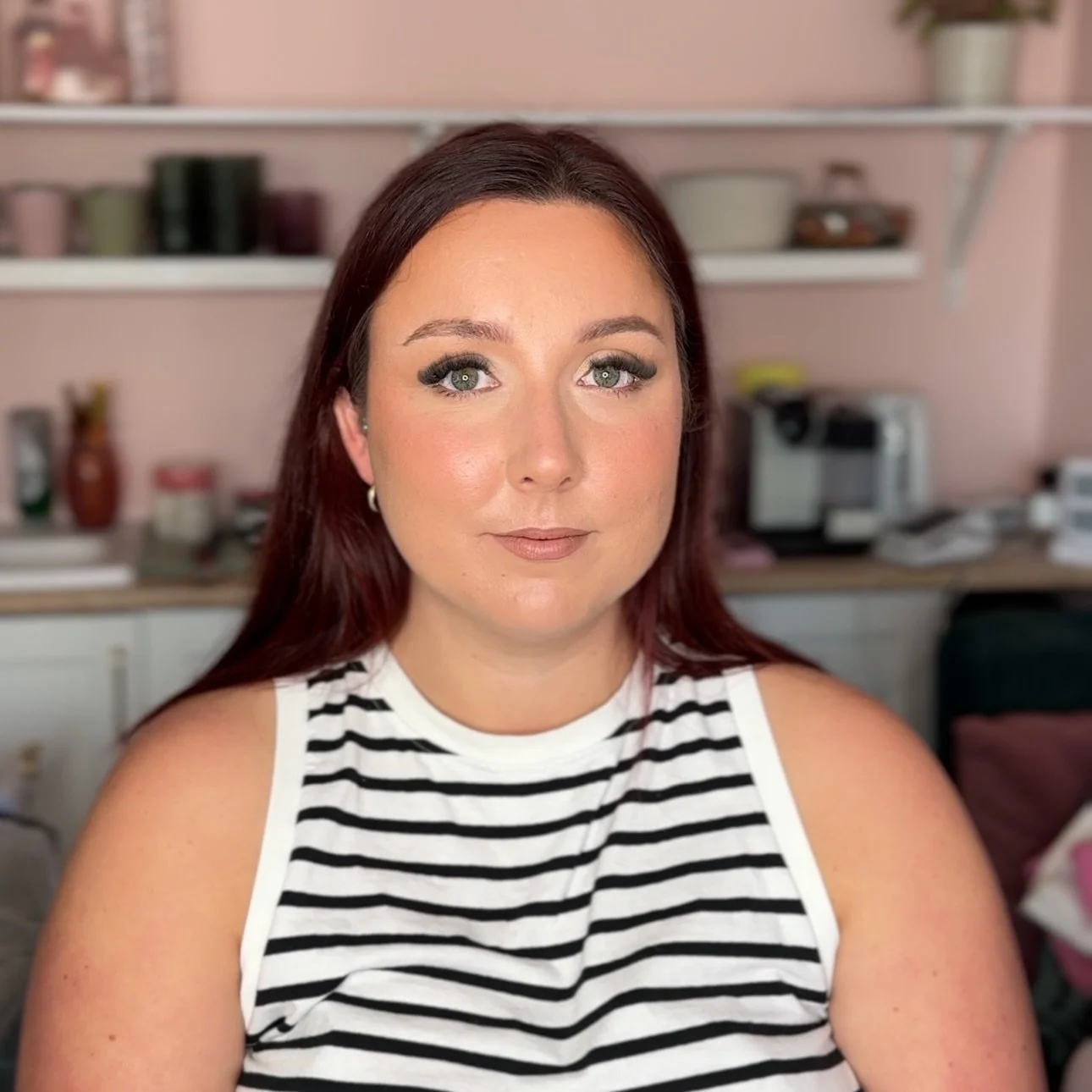 timeless makeup 🌸

champagne light smokey eye with a glowy base! perfect for my client that wanted to look glam but hates looking and feeling like they have too much makeup on 💗

#kentmua #rochester #rochestermua #makeupartist #softglam