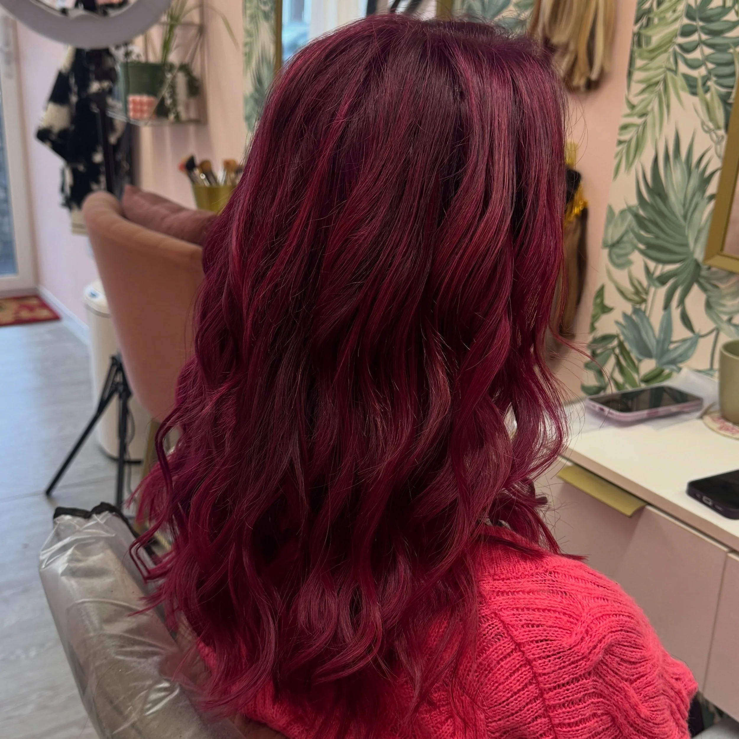 bob where?!? 🍒

my client wanted a change&hellip; that&rsquo;s what she got! summer hair ready ❤️

#hairextentions #kenthair #hairgoals #summerhair #rochester