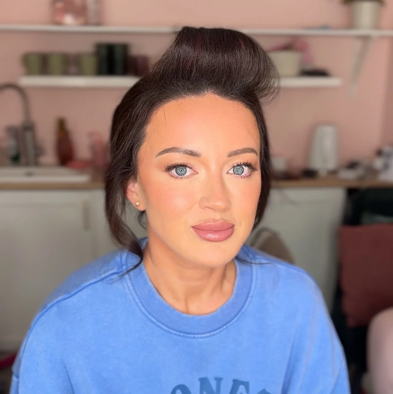 hair &amp; makeup 🤝🤝🤝

taking the stress out of getting ready! 

lucky to have another new client in the salon! She had never had her hair up before and was not sure on what she wanted or what suited her. she said she has dry skin but just wanted 
