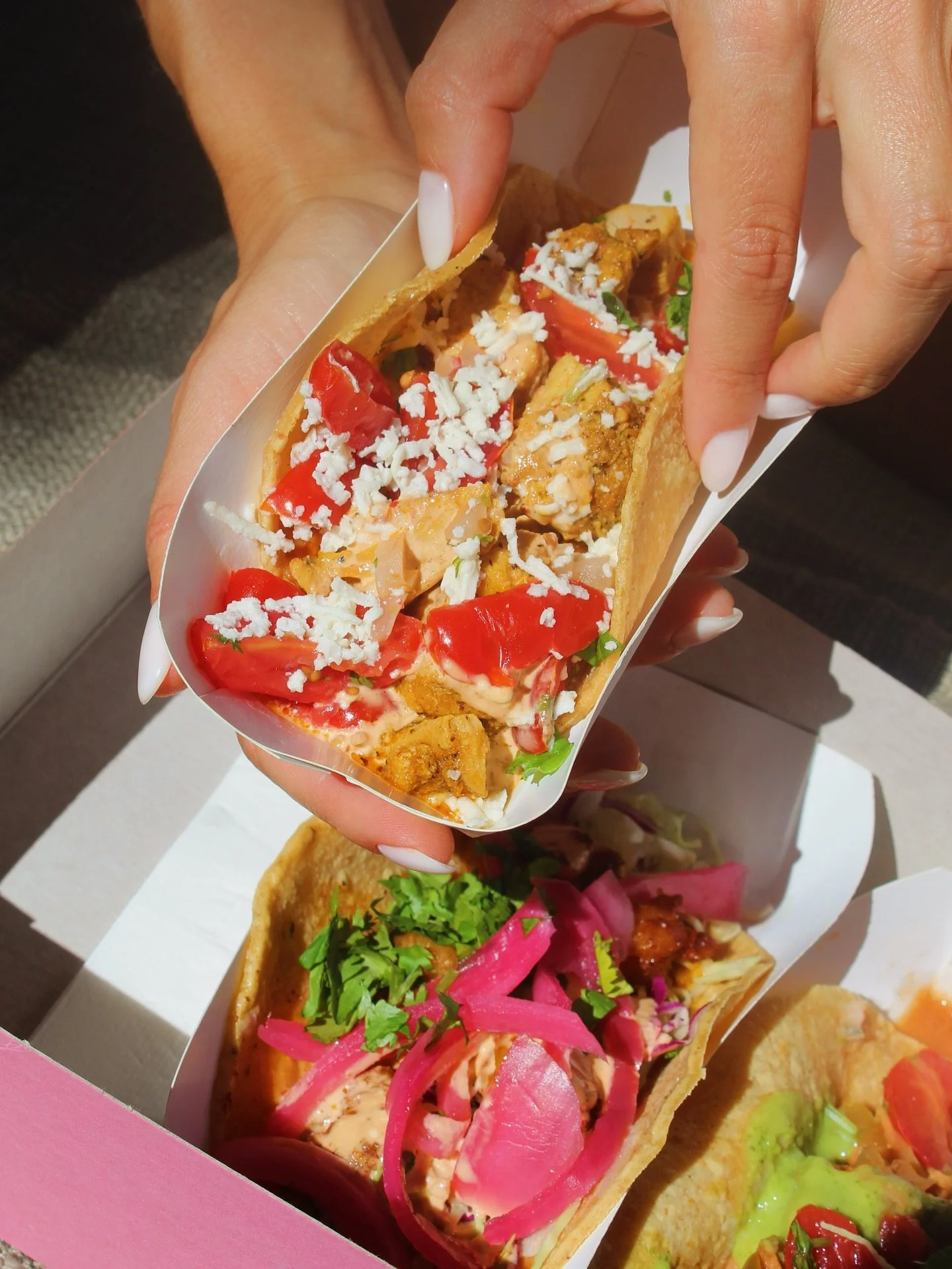 The weekend&rsquo;s peeking through 👀✨ and you know what that means&hellip; taco time. 🌮💕 

Count down the days, Chicas has you covered.

🛵Order Online: LINK IN BIO
📍 Inside All Seasons Brewing Co. &ndash; 800 S La Brea Ave, LA

#ChicasTacos #LA